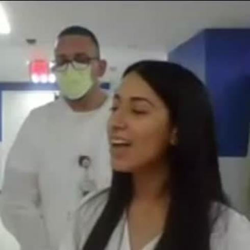 Enfermeros boricuas regalan música en la pandemia
