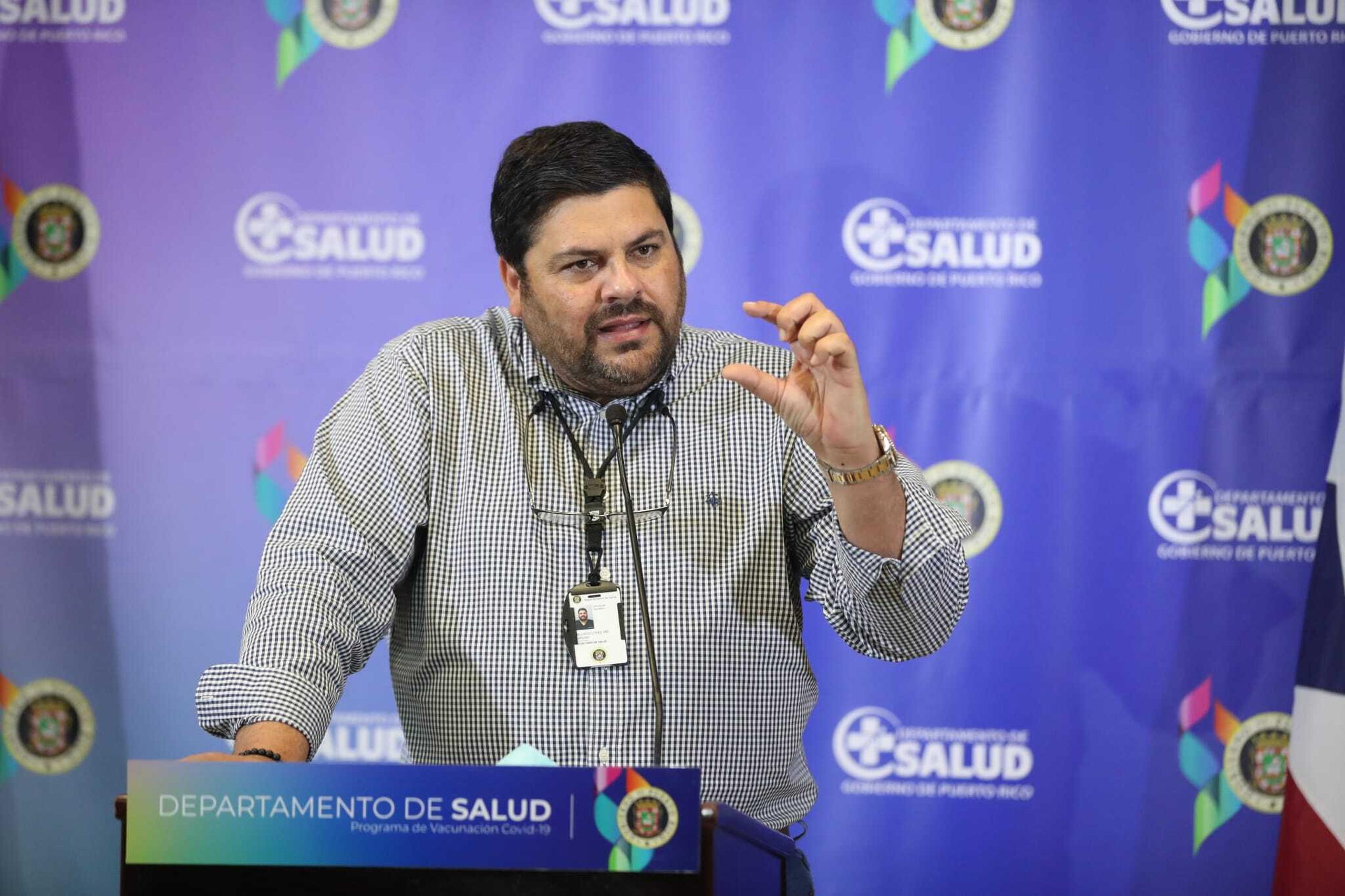 El secretario de Salud, Carlos Mellado, participó de la vacunación masiva en el Coliseo de Puerto Rico.
