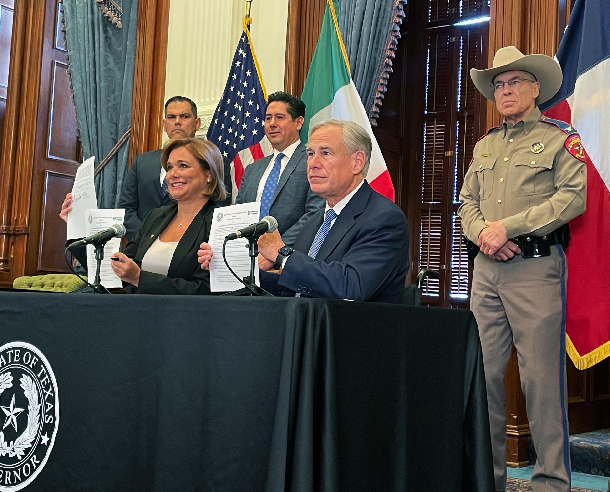 El gobernador de Texas, Greg Abbott, vetó la orden en momentos que su agenda para atajar inmigrantes se agua bajo la administración del presidente Joe Biden.
