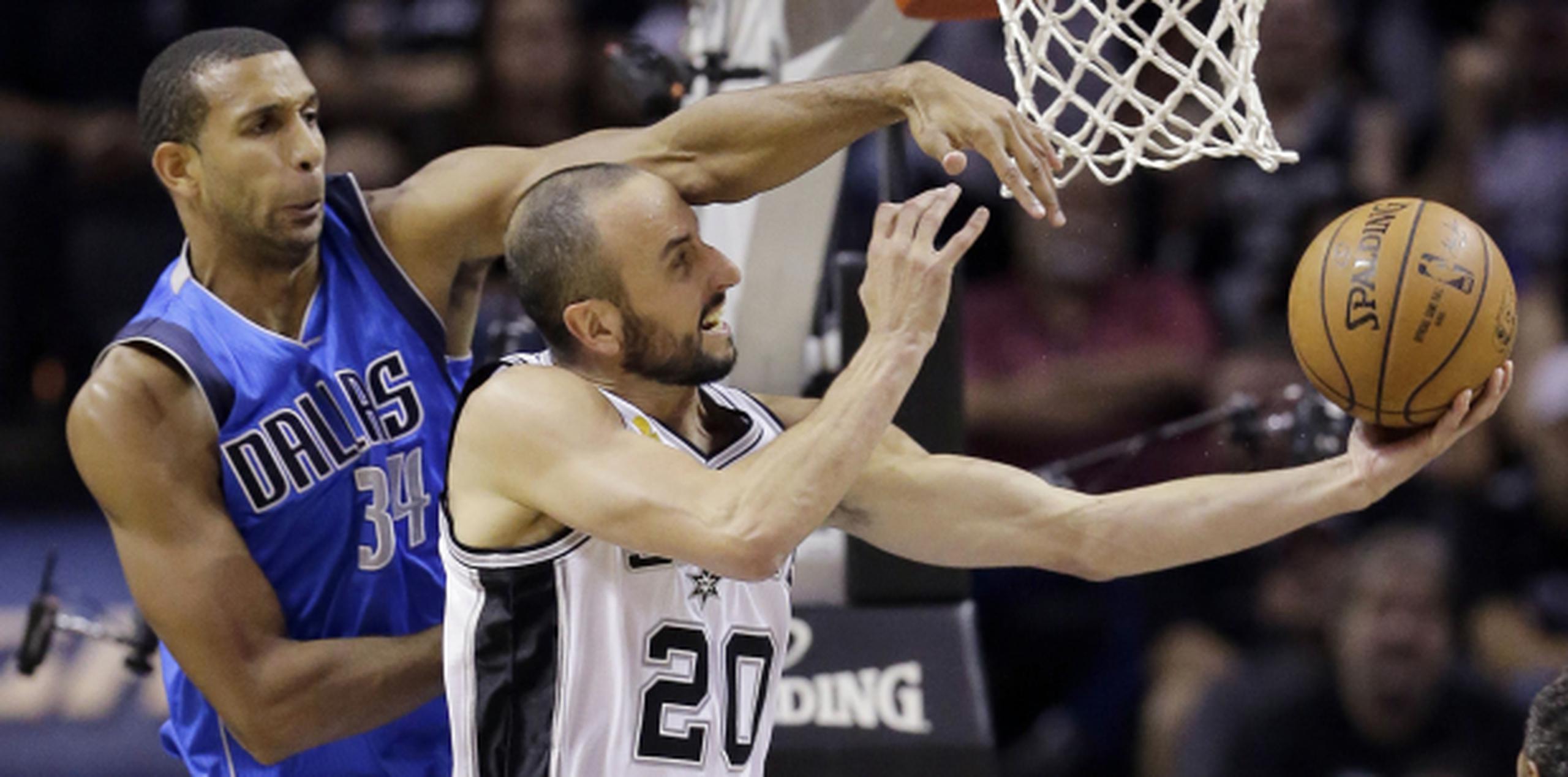 Los Spurs de San Antonio cuentan con nueve jugadores internacionales, entre ellos el argentino Manu Ginobili. (AP/Eric Gay)