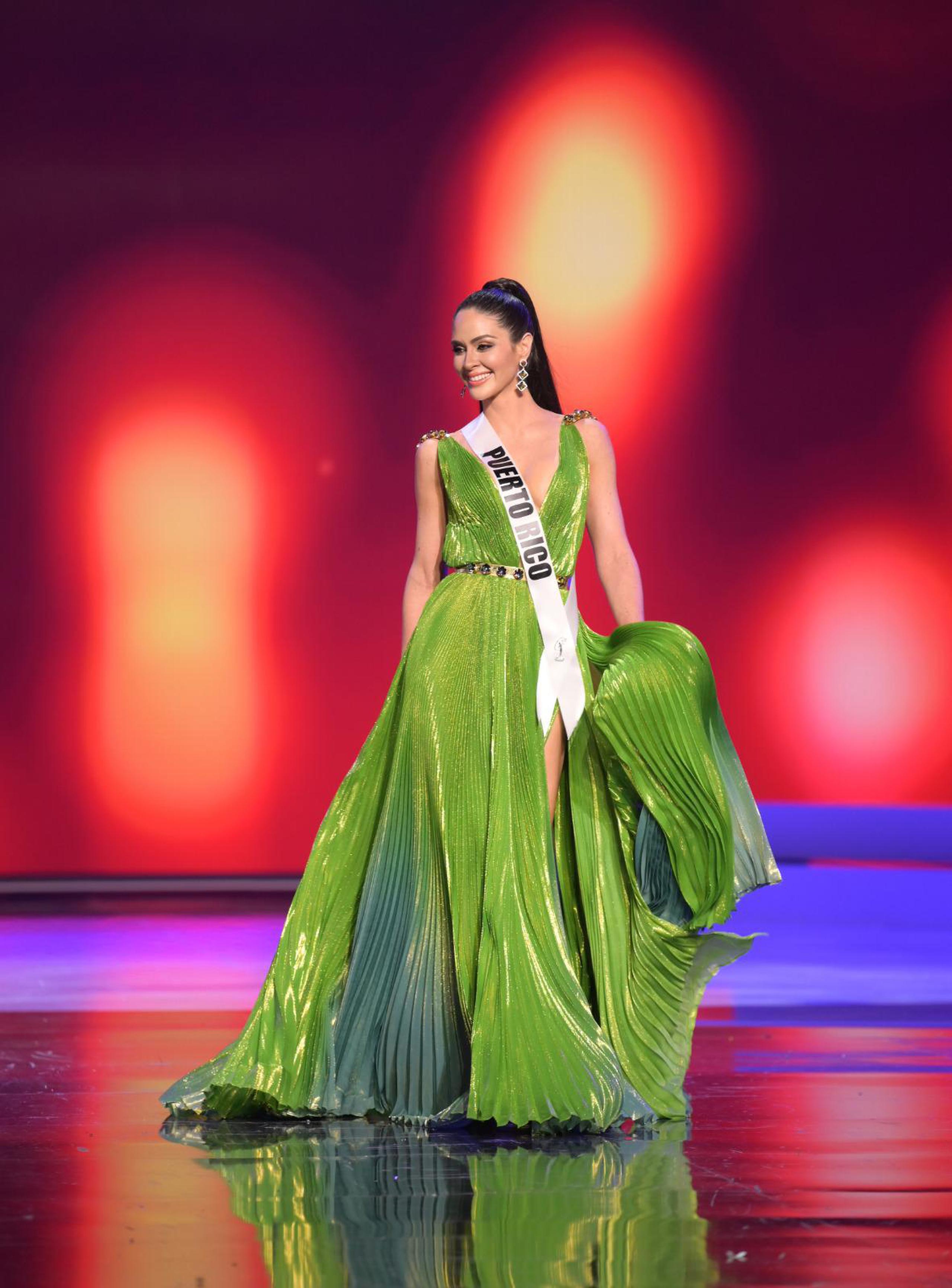 Estefanía Soto deslumbró a su paso por la competencia preliminar de Miss Universe 2021 con el vestido verde de Eclíptica.