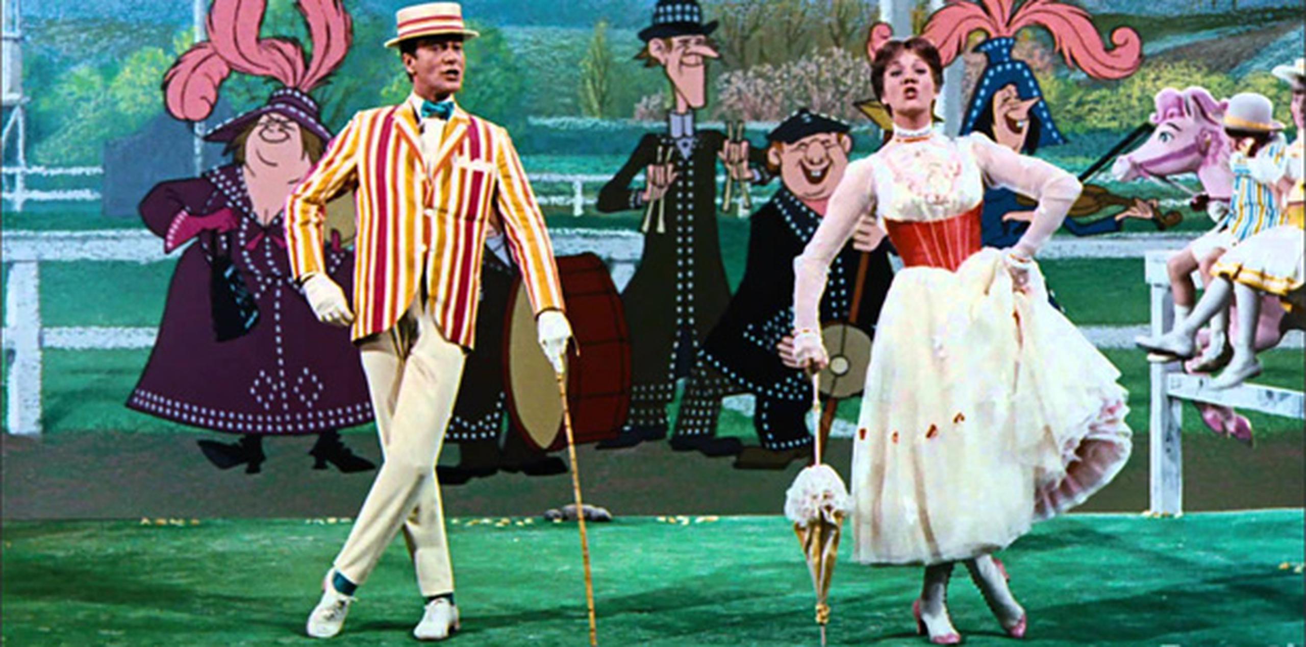 Dick Van Dyke y Julie Andrews interpretaron el memorable número "Supercalifragilisticoespialidoso" en el filme "Mary Poppins".