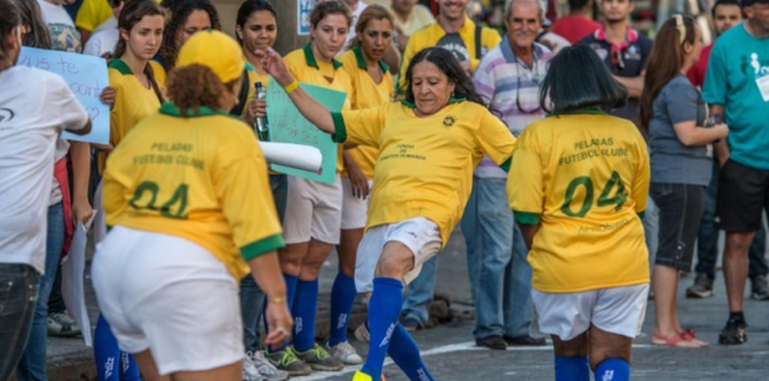 Según la página cibernética esportes.terra.com.br, el  partido se llevó a cabo  en una calle que es el punto principal de la prostitución en la ciudad.(AFP)
