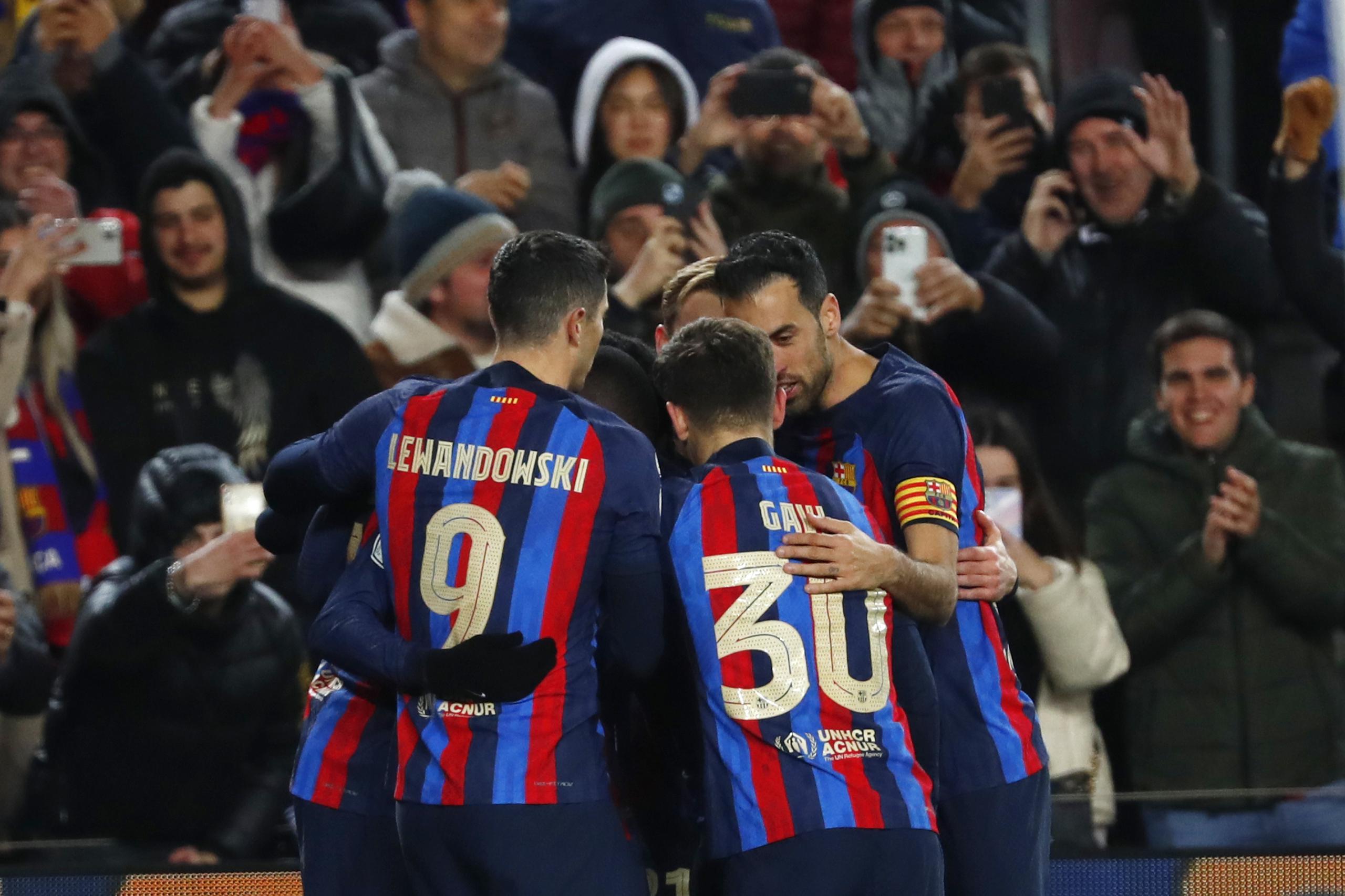 Los jugadores del Barcelona festejan un gol de Ousmane Dembélé en un partido de la Copa del Rey ante la Real Sociedad.