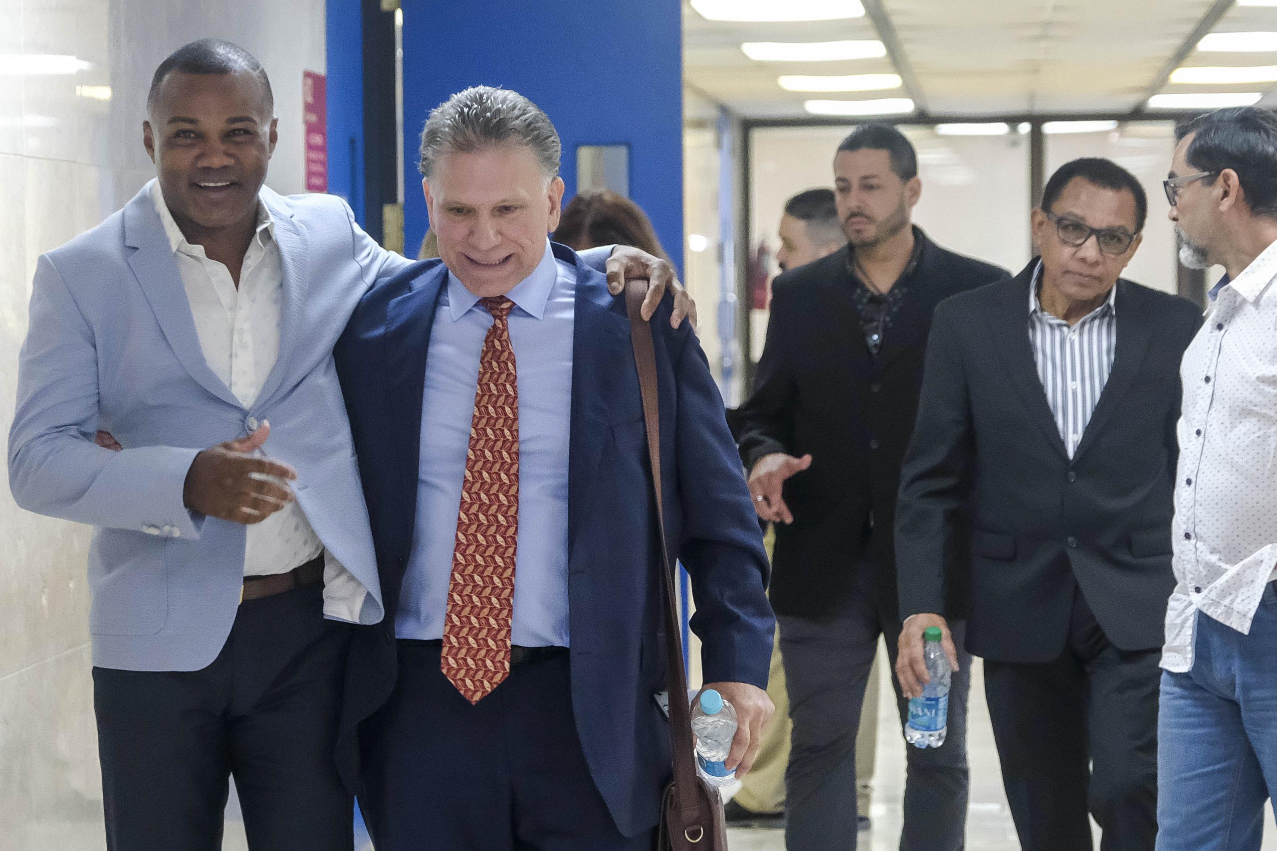 Félix Trinidad y Eric Quetglas salieron complacidos por lo que ocurrió en el Tribunal de Primera Instancia en San Juan.