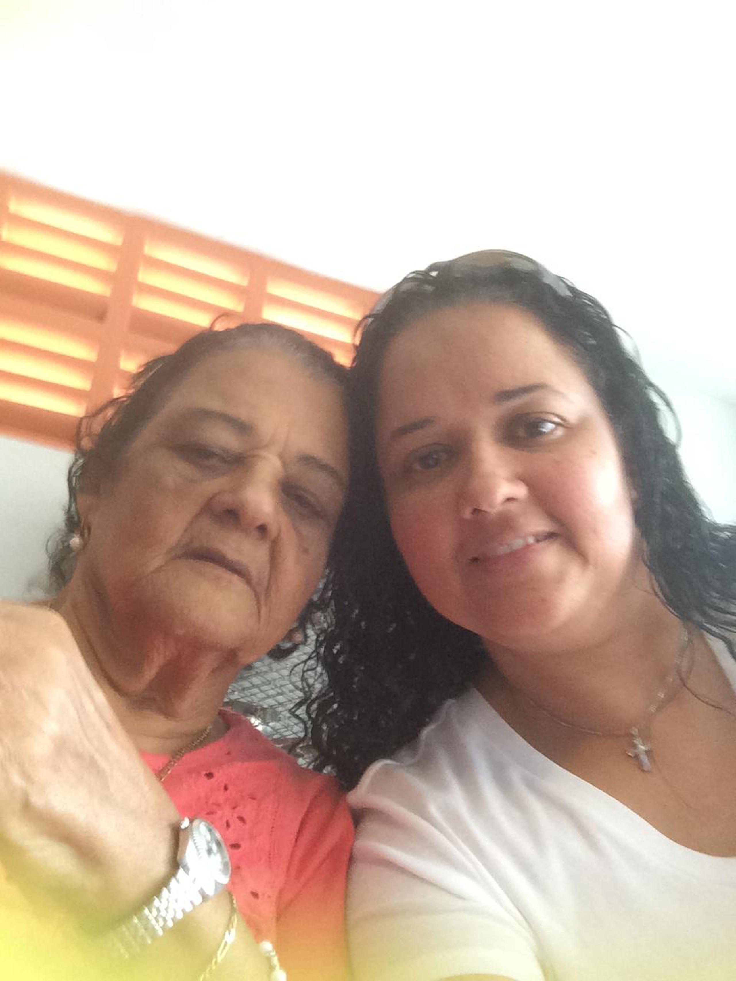 Doña Andrea y Xiomara Molero fueron inseparables en las canchas de Voleibol Superior. Doña Andrea falleció en el 2022 y su hija la recuerda con amores.