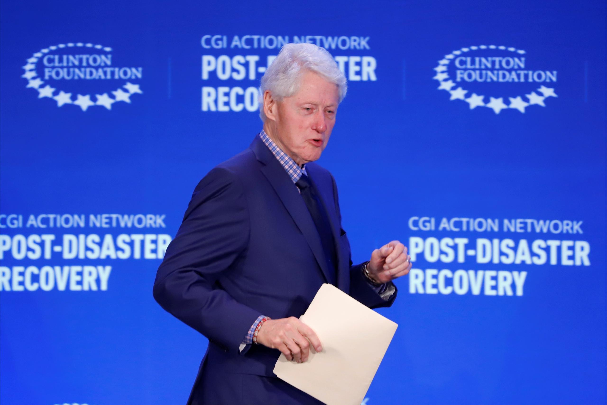 Bill Clinton afirma durante uno de los capítulos de la miniserie de Hulu que el caso "era algo con lo que podía desconectar la mente por un momento" y que todo el mundo en su vida tiene "presiones, decepciones y miedos".
