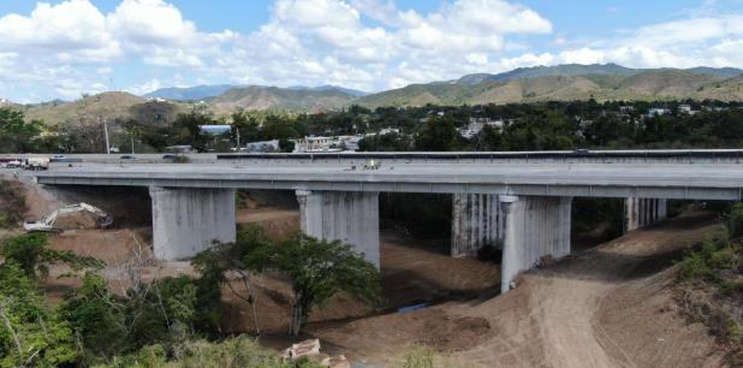 Imagen del puente reparado en la autopista Luis A. Ferré. (Suministrada)