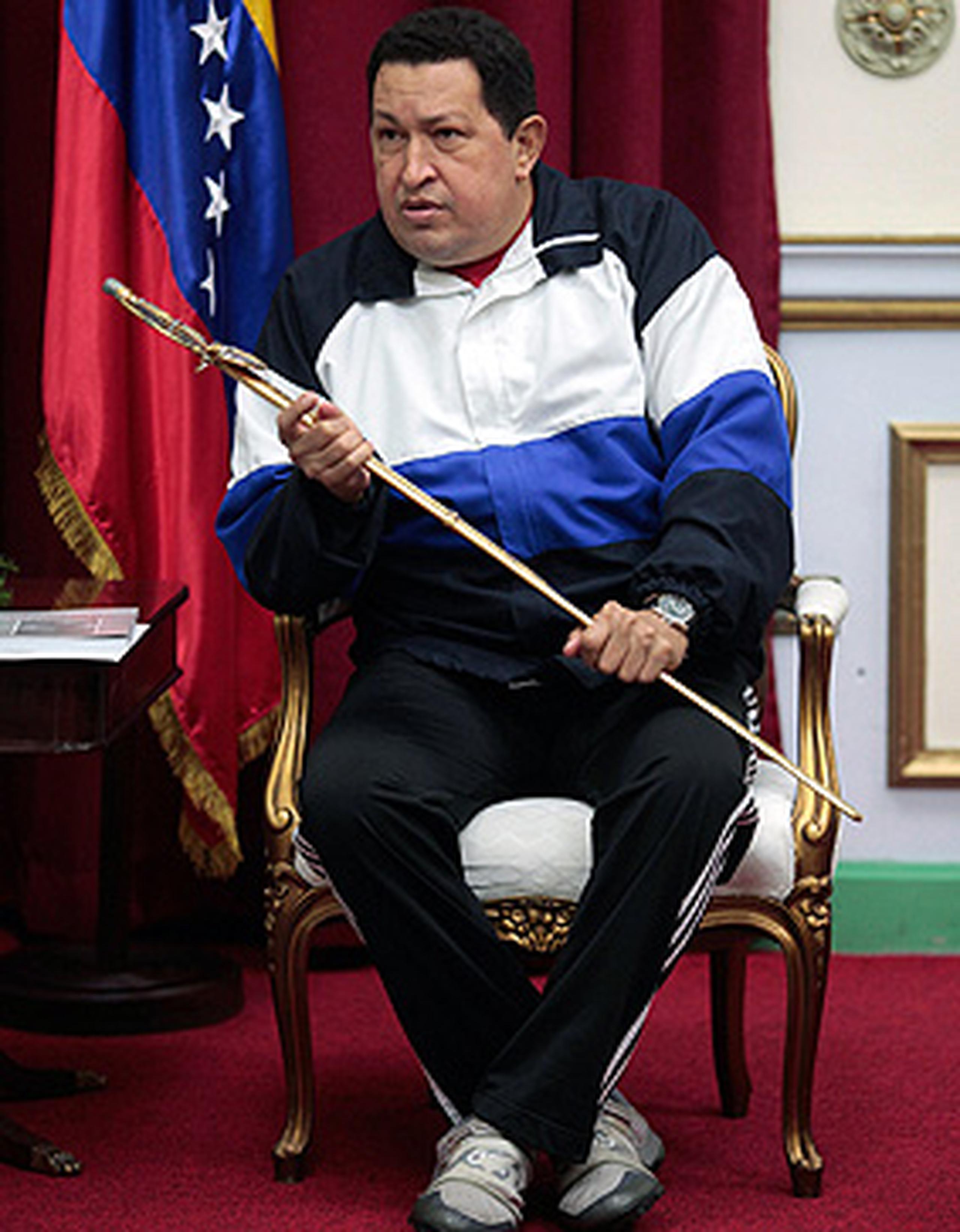 El presidente venezolano Hugo Chávez ha sido sometido a cuatro intervenciones quirúrgicas, quimioterapia y radiación por cáncer desde junio del 2011. (Archivo)