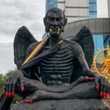 Retiran estatua con aspecto demoníaco tras polémica en Bangkok
