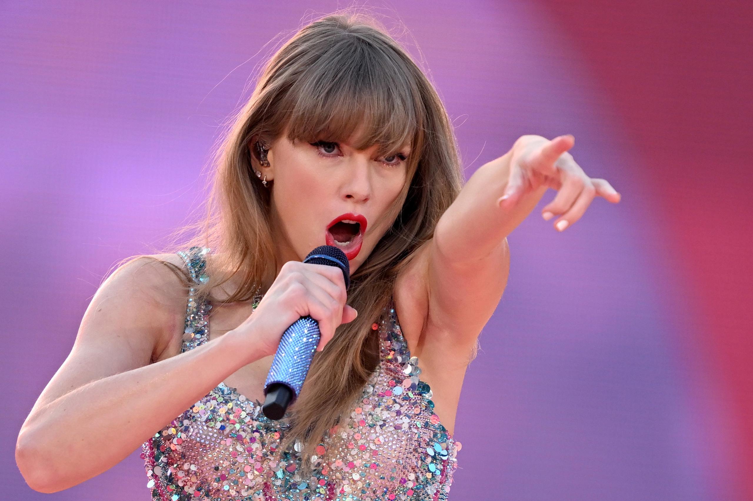 La cantautora estadounidense Taylor Swift actúa durante la primera noche del The Eras Tour en Australia en el Melbourne Cricket Ground de Melbourne, Australia, el 16 de febrero de 2024. (EFE/EPA/JOEL CARRETT SÓLO PARA USO EDITORIAL, SIN USO COMERCIAL, SIN CARTADAS DE PUBLICACIÓN , AUSTRALIA Y NUEVA ZELANDA SÓLO PARA USO EDITORIAL/SIN VENTAS SÓLO USO EDITORIAL/SIN VENTAS)