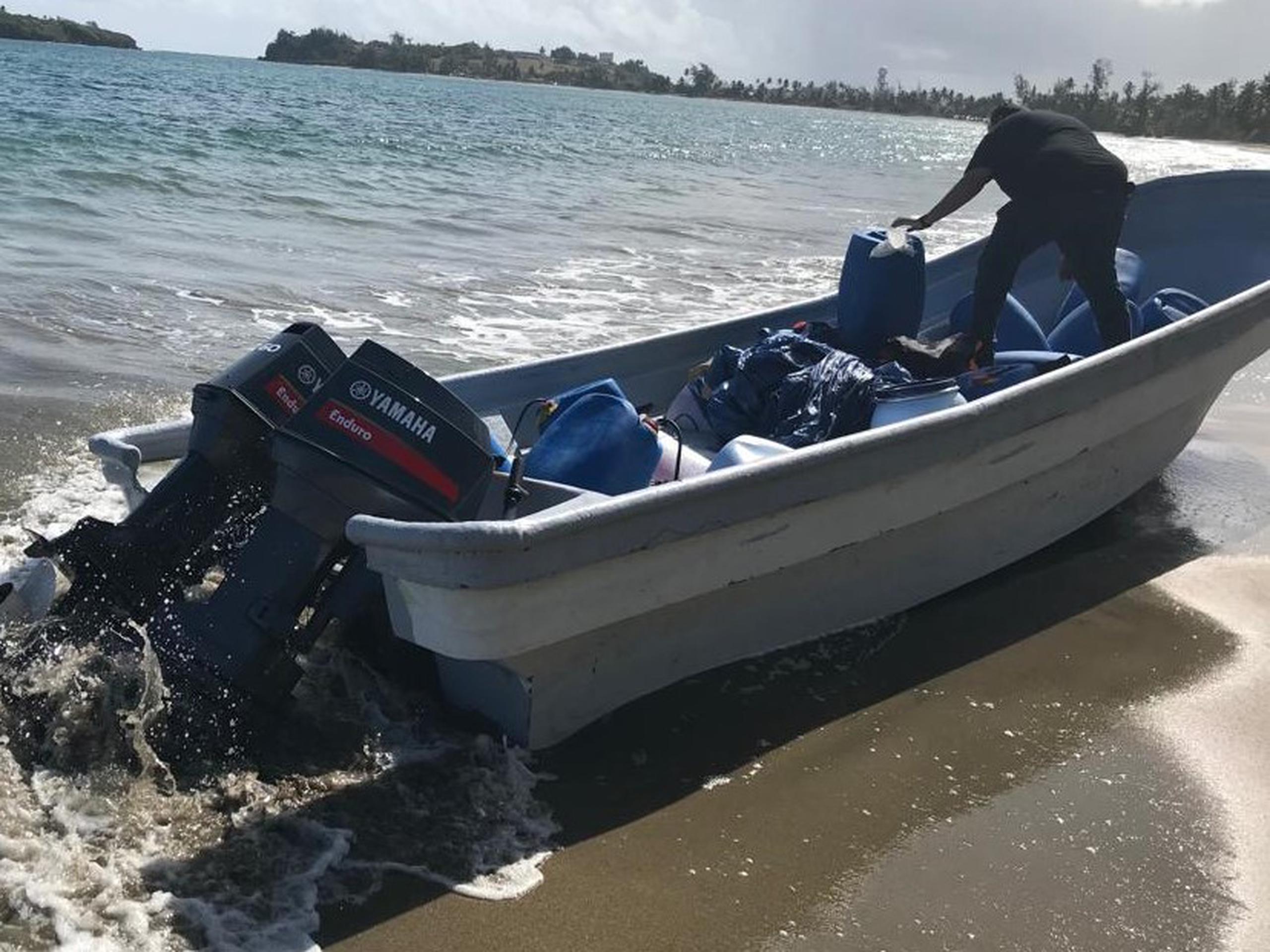 La lancha de 22 pies de eslora fue ocupada a orillas de la playa en el balneario de Punta Salinas, en Toa Baja.