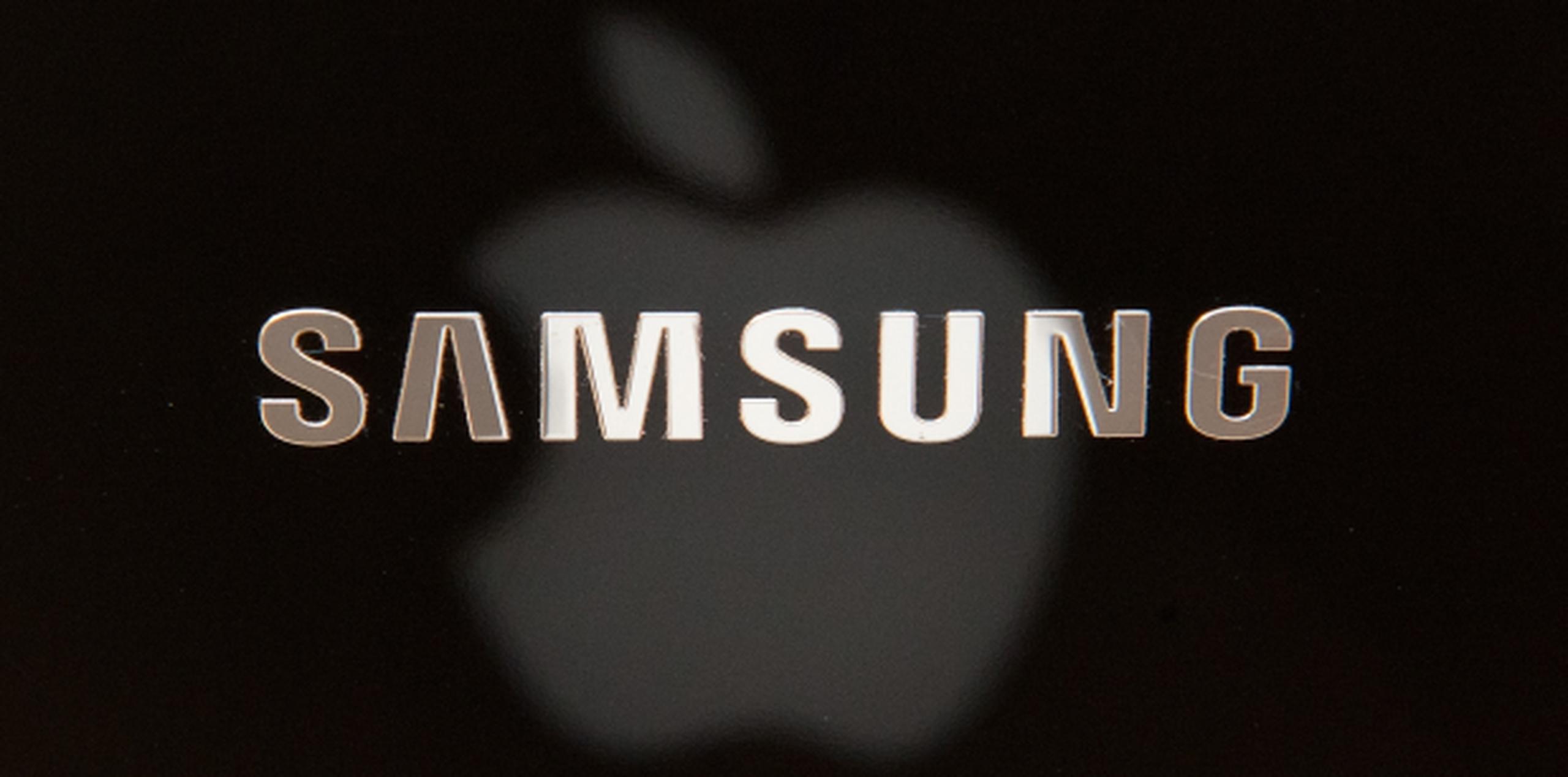 Apple y Samsung mantienen una guerra legal desde 2011. (Archivo)