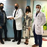 Fundación de Draco Rosa dona $25,000 a programa de trasplante de médula ósea