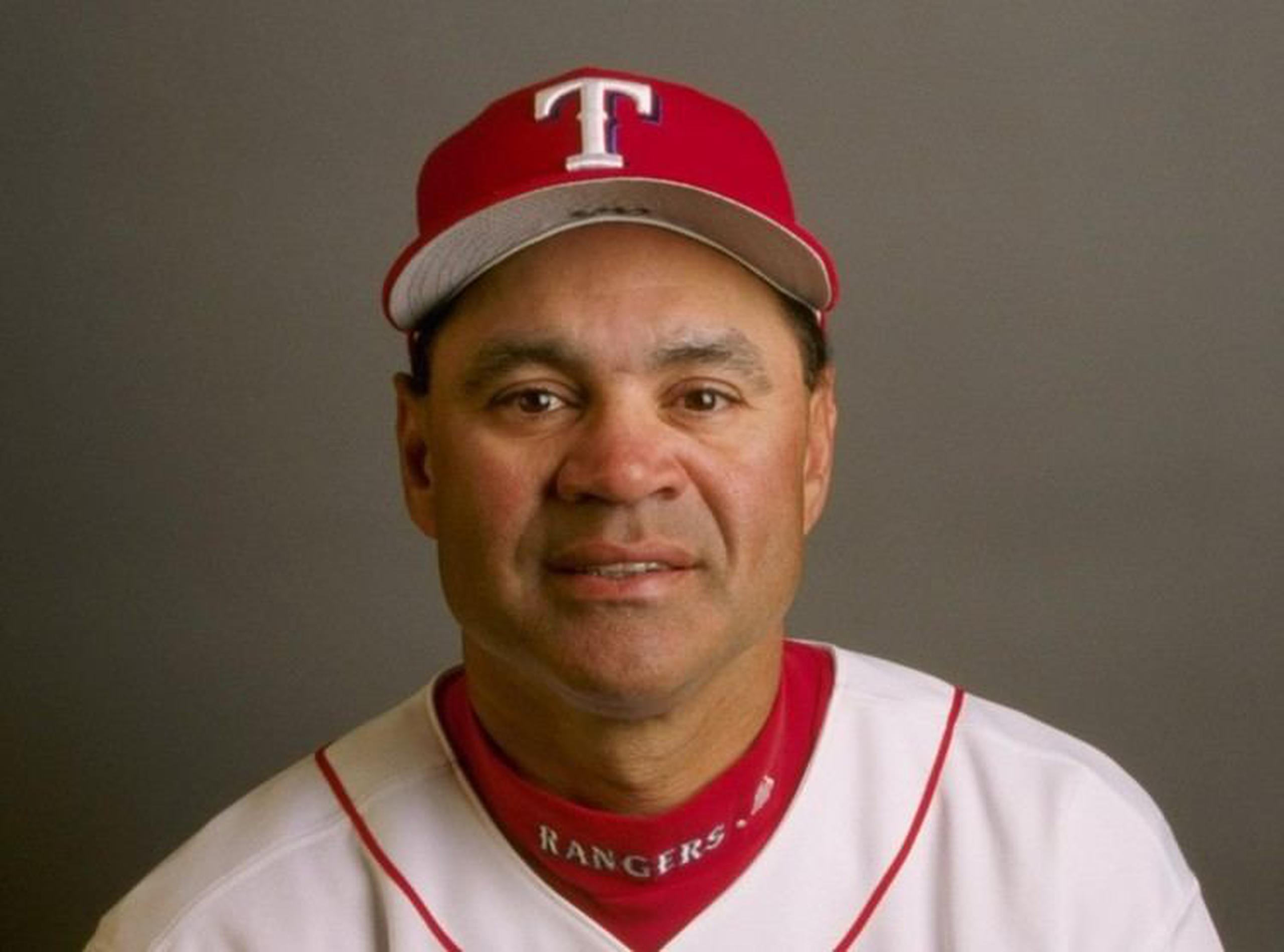 Julio Cruz también tuvo una etapa como coach con los Rangers de Texas.