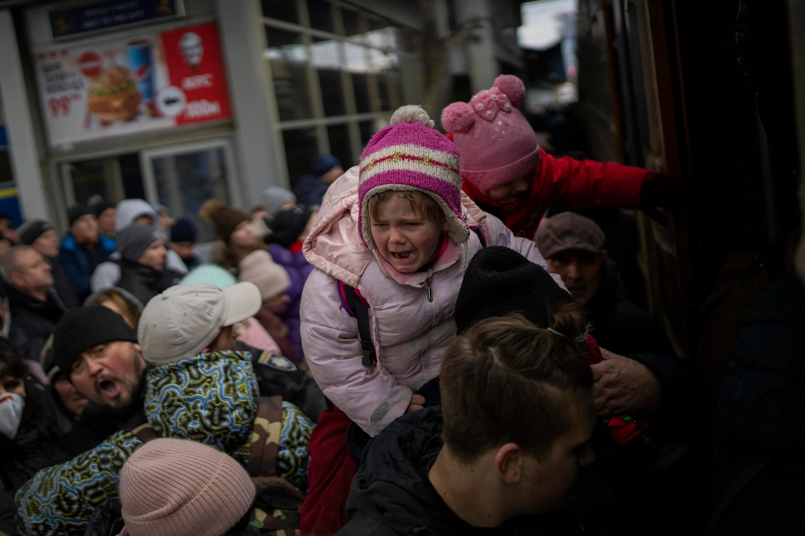 La mayoría de los que huyen de la guerra han entrado en países en la frontera occidental de Ucrania, como Hungría, Polonia, Eslovaquia, Rumanía y Moldavia.