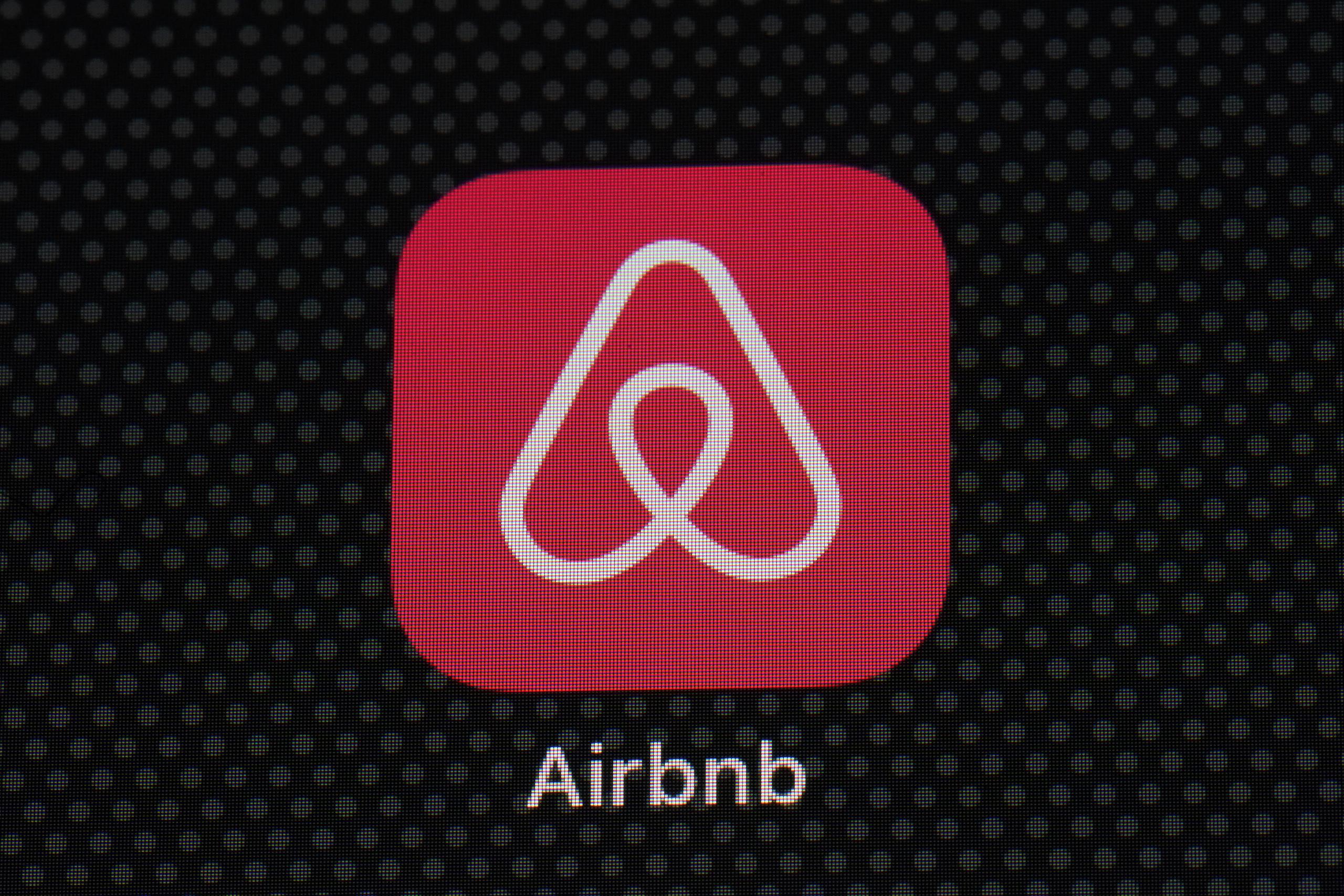 Las acciones de Airbnb en la bolsa de Nueva York subían un 7% media hora después del comienzo de las operaciones a pesar de la noticia.