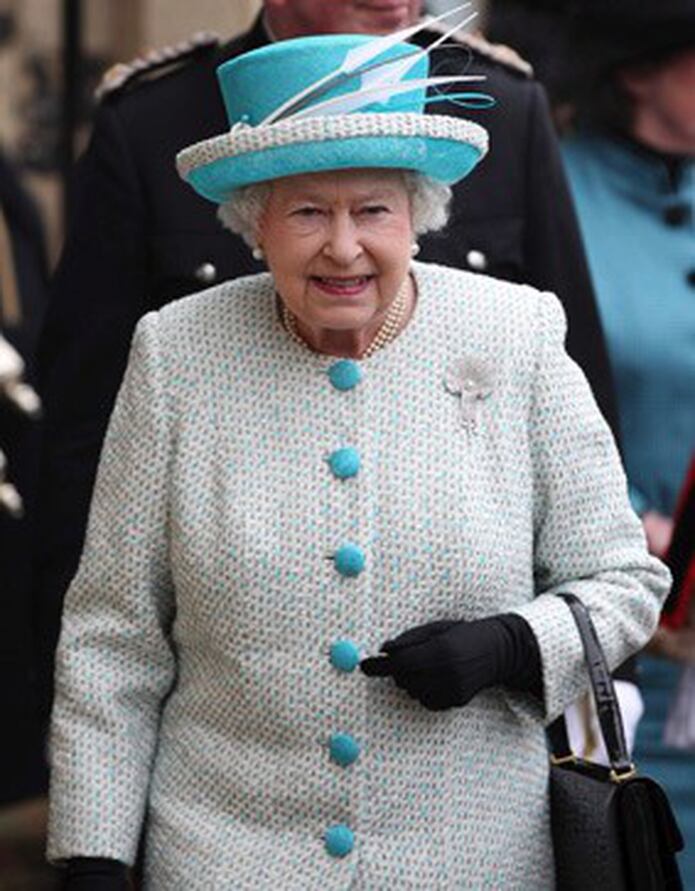 Isabel II renueva su compromiso con su país al cumplir 60 ...