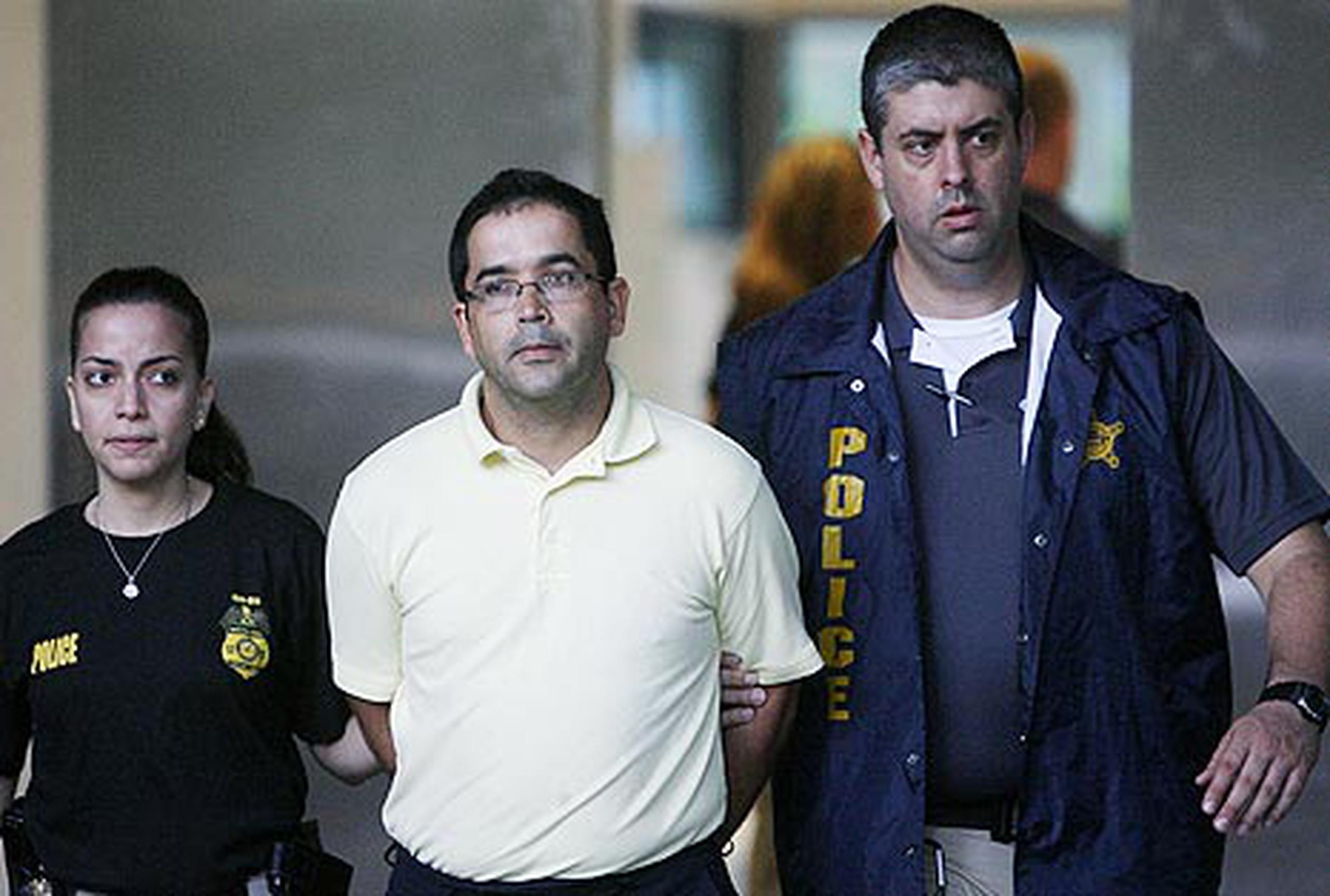 El dentista Carlos López Díaz fue arrestado junto a su hermano, el doctor José López Díaz y las hijas de éste,  por supuestamente conspirar para falsificar reclamaciones. (Primera Hora/Gerald López Cepero)
