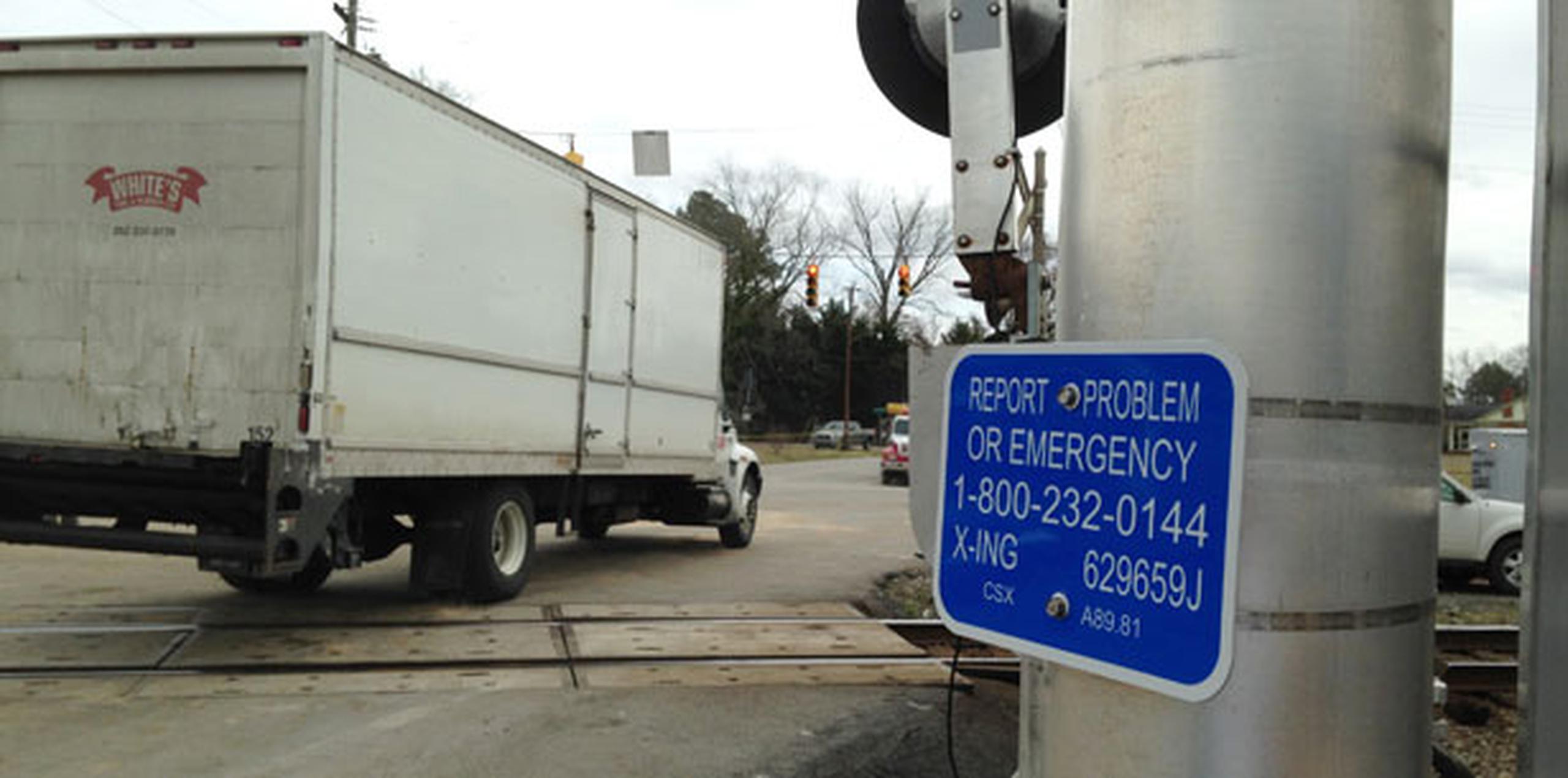 Decenas de heridos en choque de tren y camión en Carolina del Norte