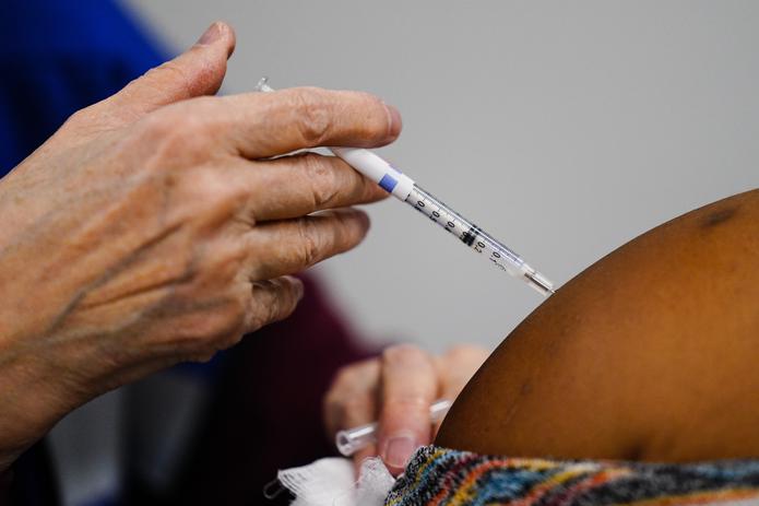 Un 81% de los 5.8 millones de habitantes de Dinamarca han recibido dos vacunas y un 62% el refuerzo.