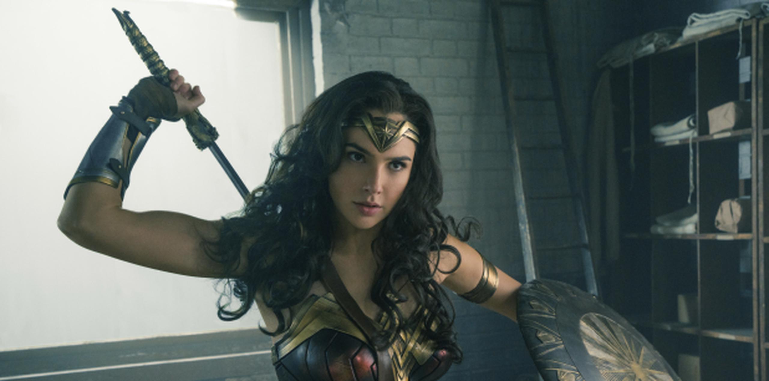 "Wonder Woman" es la primera película que ha contado con una mujer como protagonista dentro de la reciente moda de filmes sobre superhéroes. (Clay Enos / Warner Bros. Entertainment vía AP)