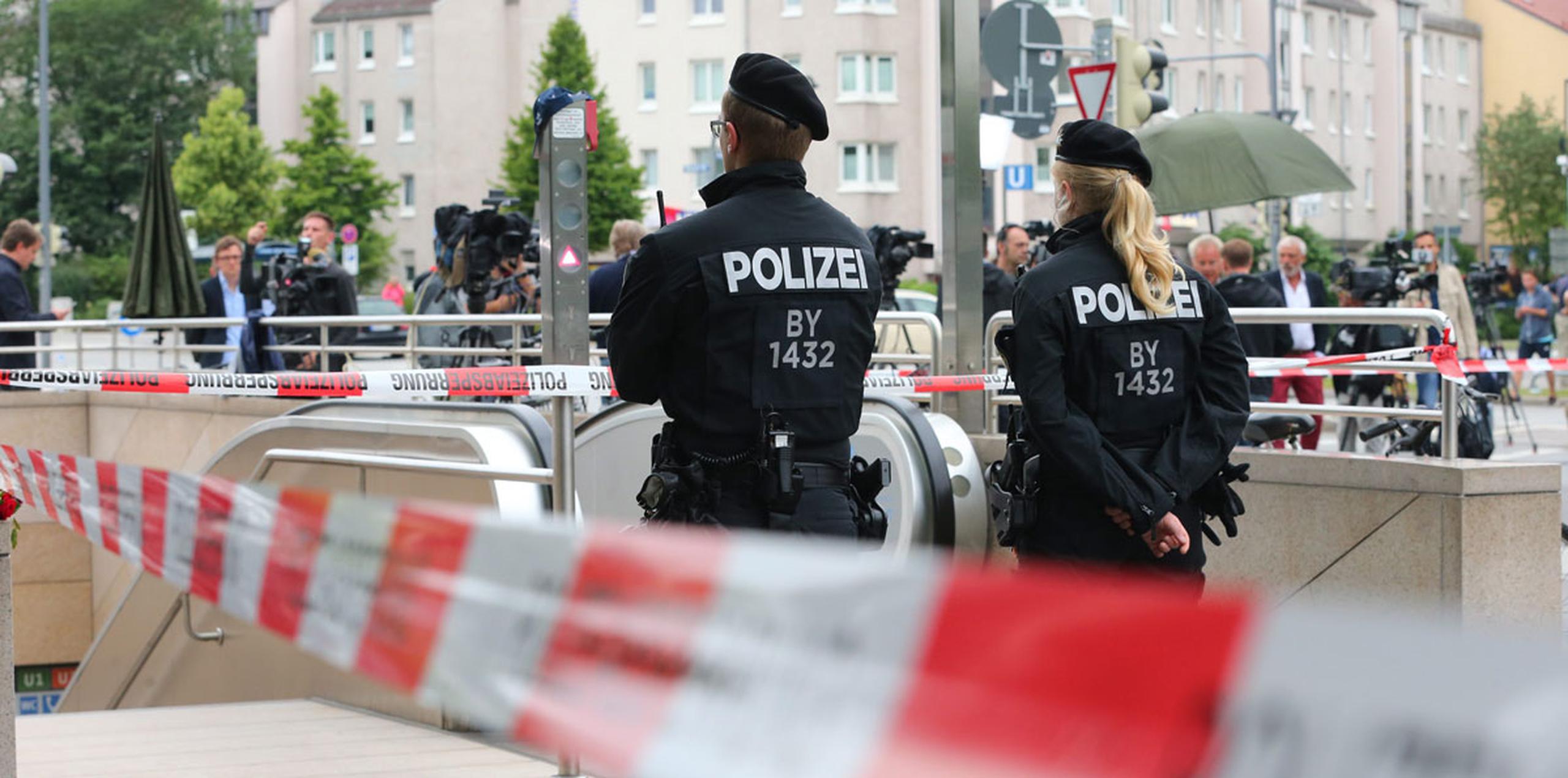 Unos 2,300 policías de toda Alemania y la vecina Austria fueron desplegados en respuesta al ataque. (EFE)