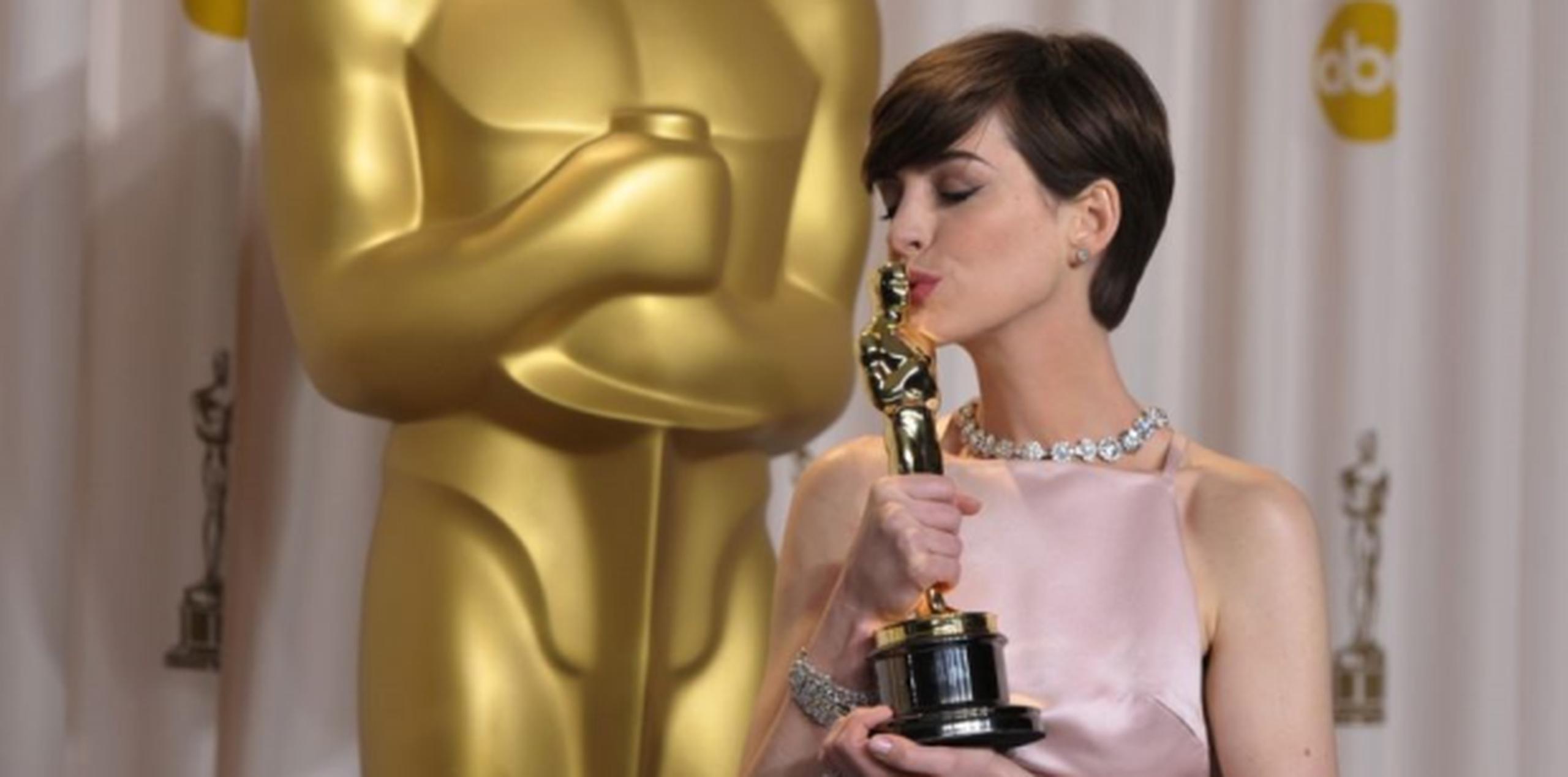 Anne Hathaway en los premios Oscar en el Teatro Dolby, en Los Ángeles, en el 2013. (AP)