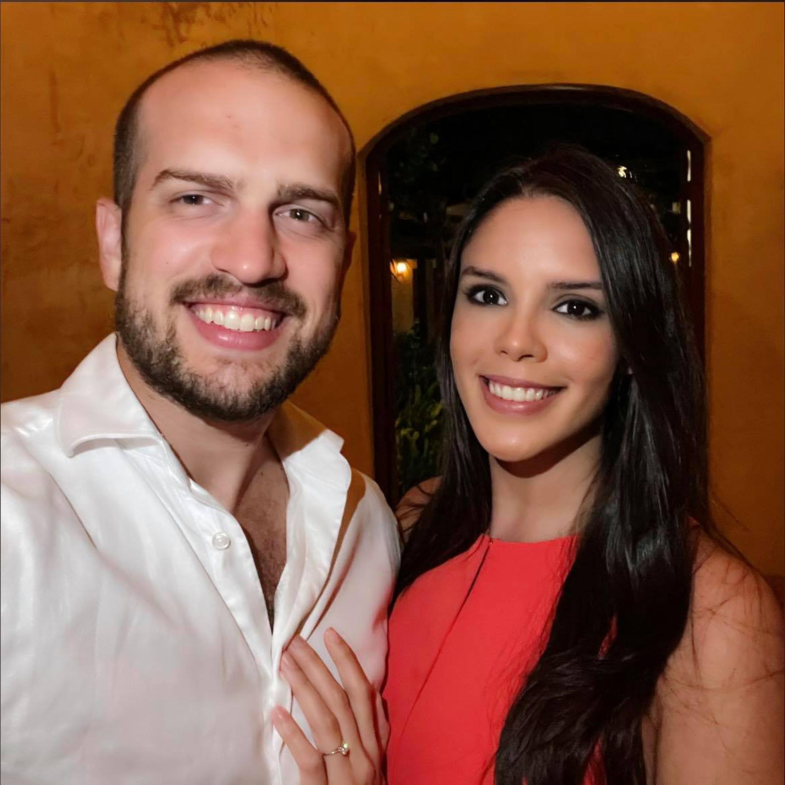 Mayra Matos, cuarta finalista del certamen Miss Universe 2009, se comprometió con su novio Mike.