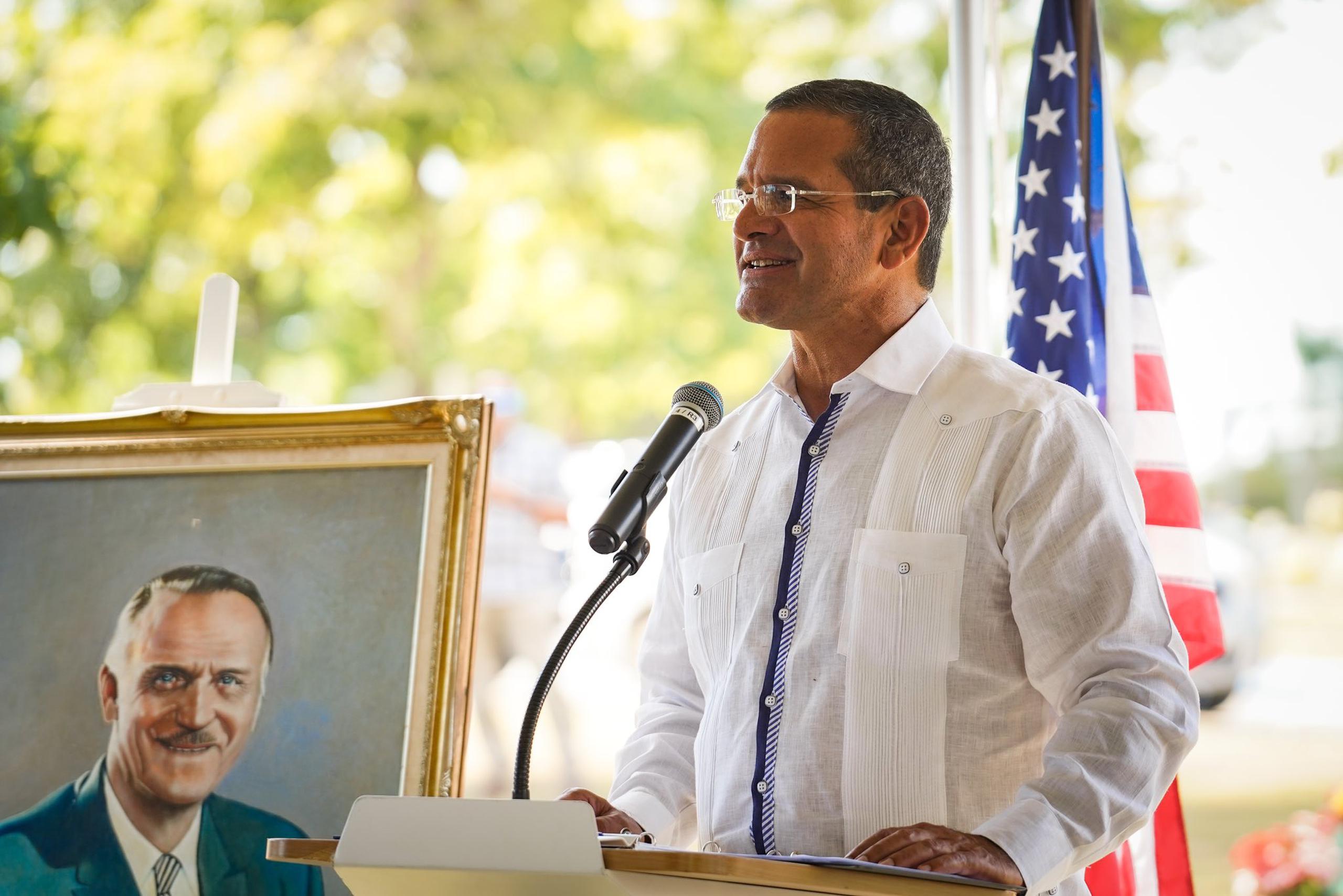 El gobernador dijo sentirse honrado por ser parte de la ceremonia “para recordar y celebrar la vida de un gran prócer puertorriqueño”,