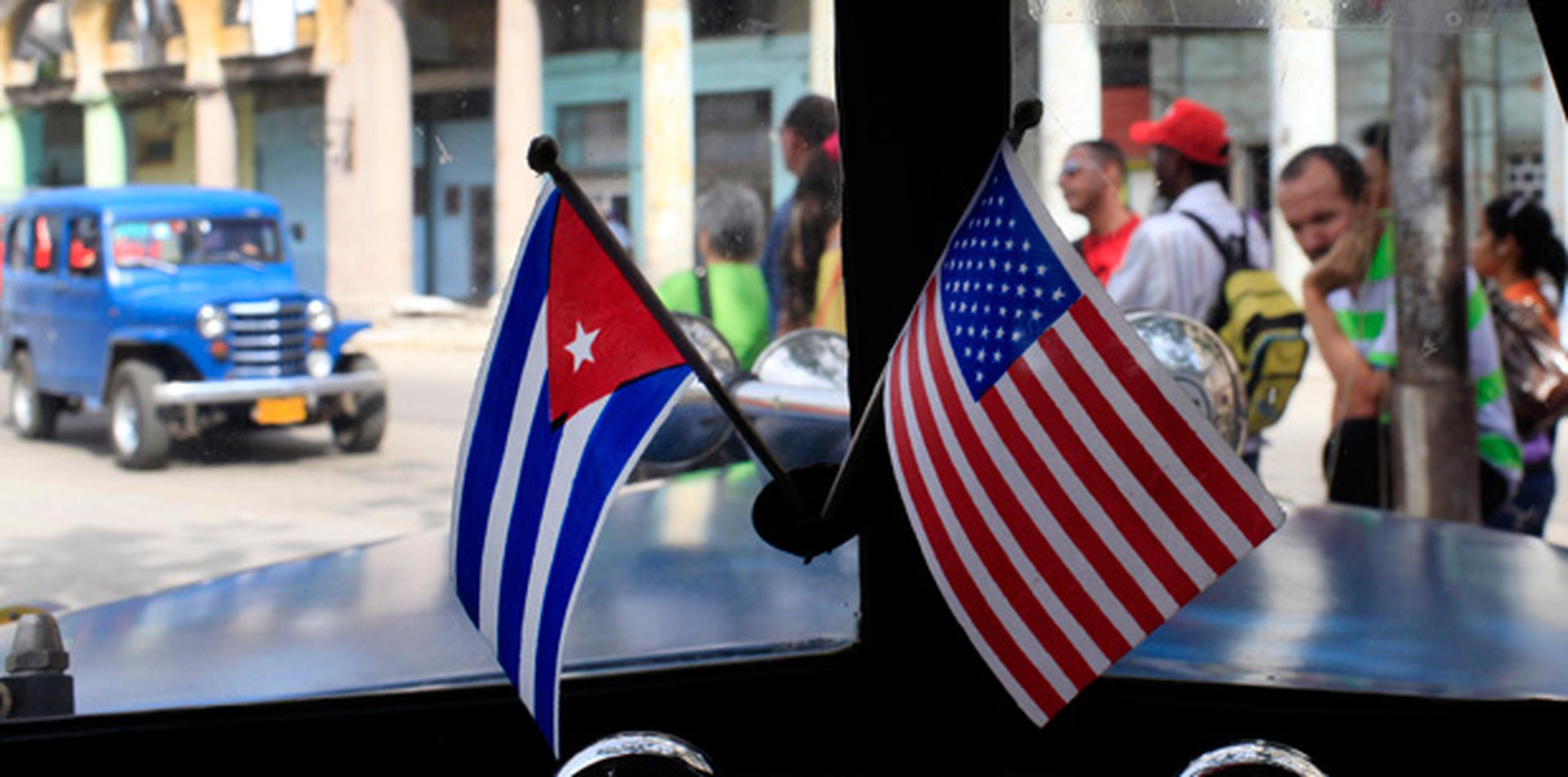 Las nuevas medidas permiten a los visitantes de Estados Unidos llevar productos cubanos y recuerdos y la exportación desde el vecino país de materiales de la construcción, insumos y tecnología. (AP)