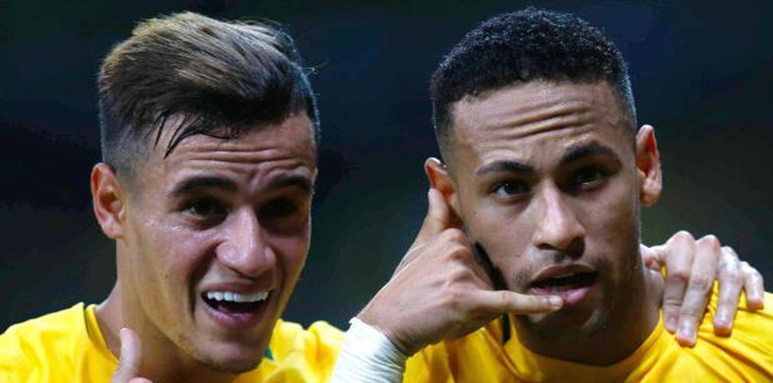 Philippe Coutinho, aquí con Neymar en el uniforme de Brasil, es parte de la transacción. (archivo)