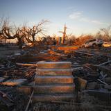 Tornados en Kentucky dejan al menos 64 muertos