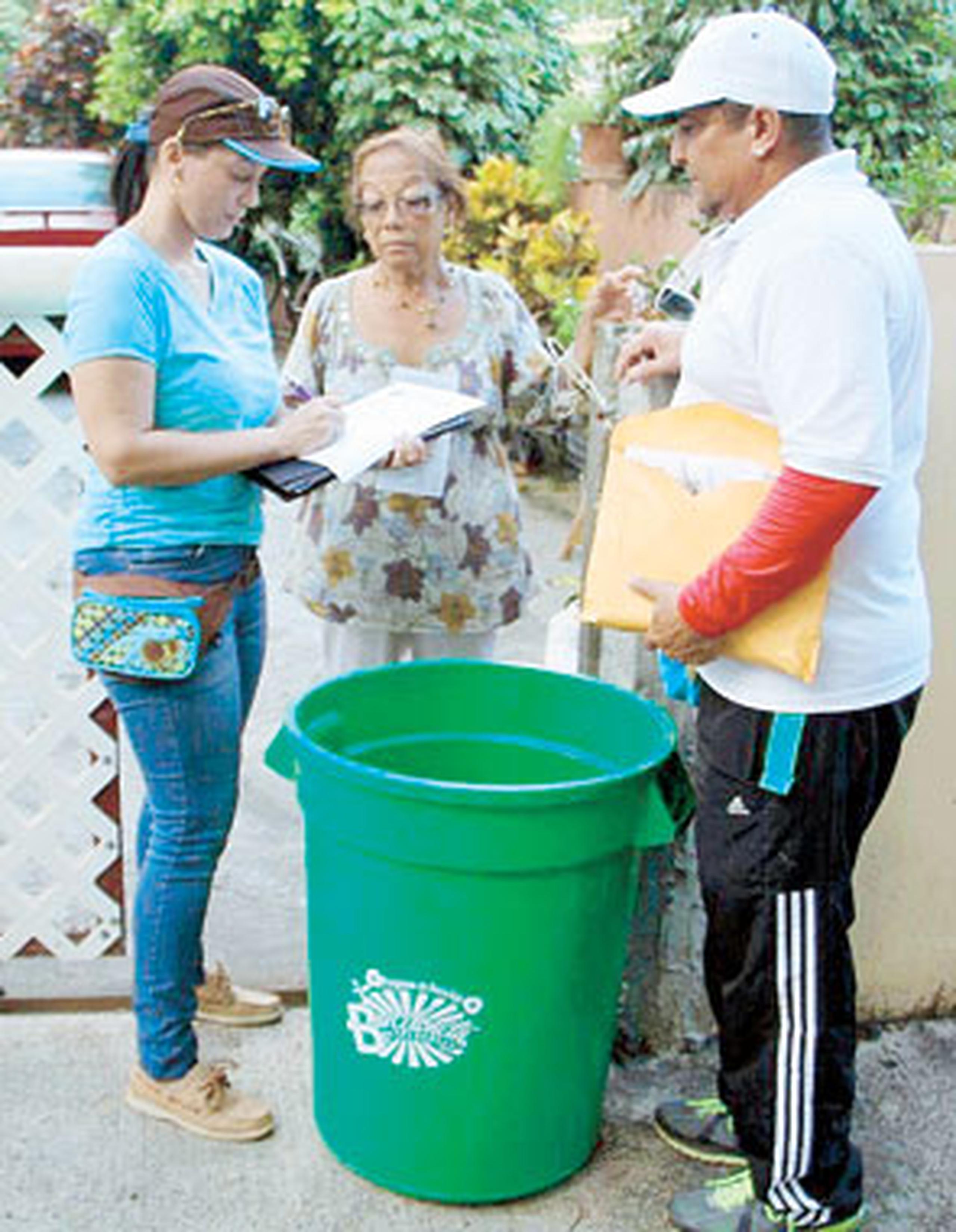 Como parte del programa, a los interesados se les entrega un formulario donde se establece el compromiso de reciclar. (Suministrada)