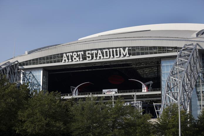 El AT&T Stadium en Arlington, Texas, la casa de los Dallas Cowboys, se reporta como una de las alternativas contactadas.