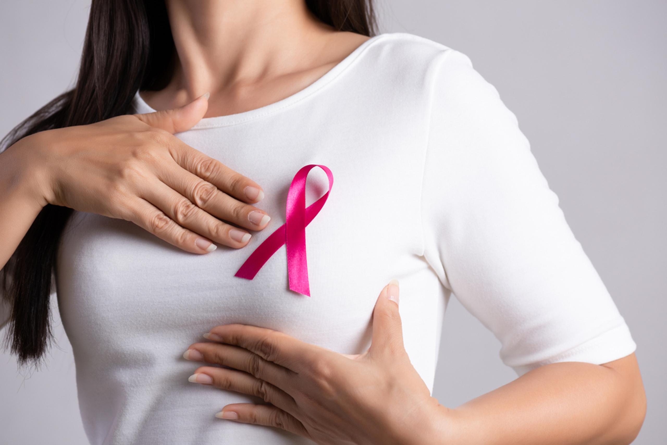 Si conoces que hay historial de cáncer de seno o factores de riesgo, conversa con tu médico para ver si recomienda hacer la mamografía antes de los 40 años.