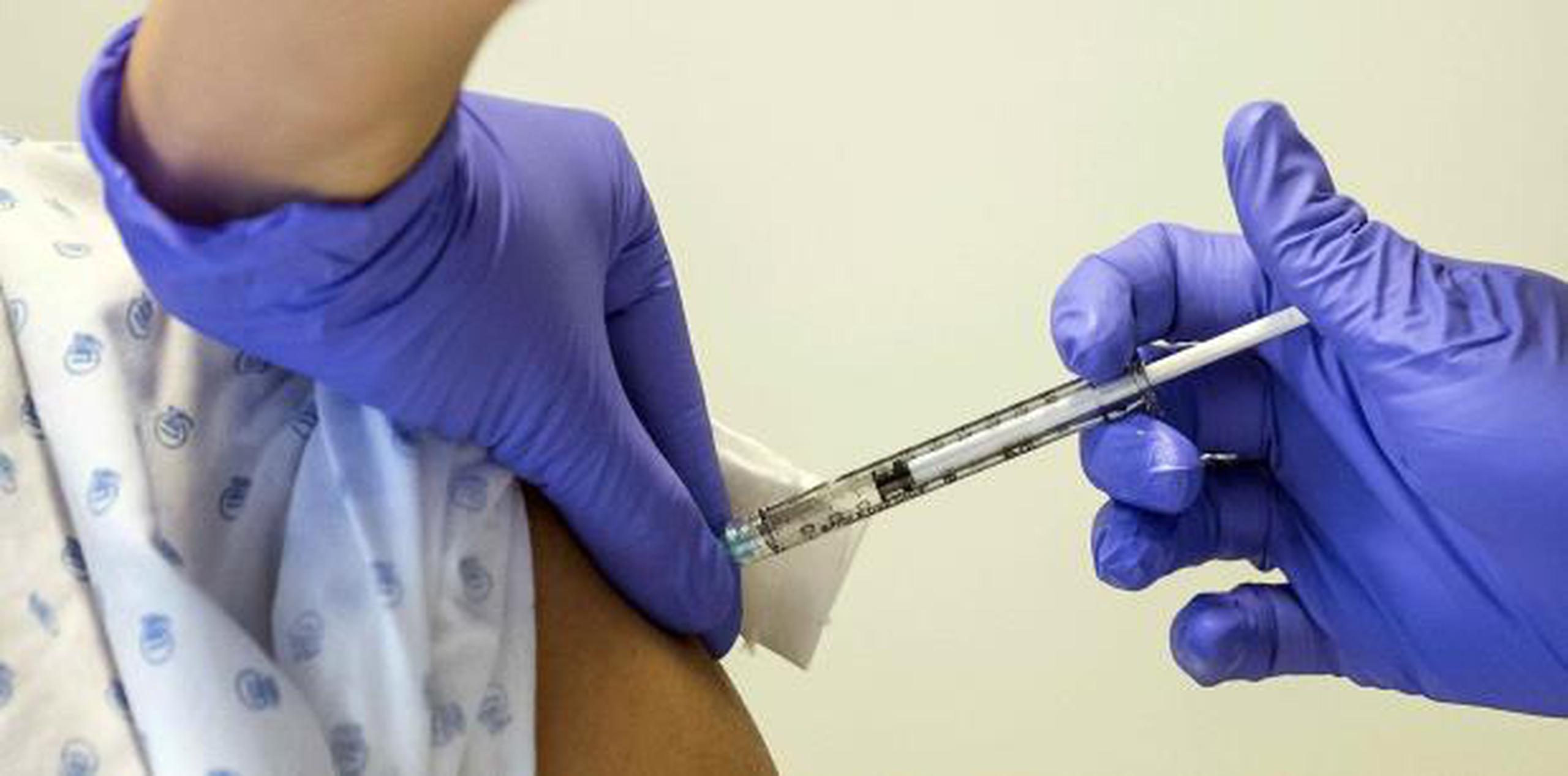 Más de 1,600 personas han sido vacunadas. (EFE / Jean-Christophe Bott)