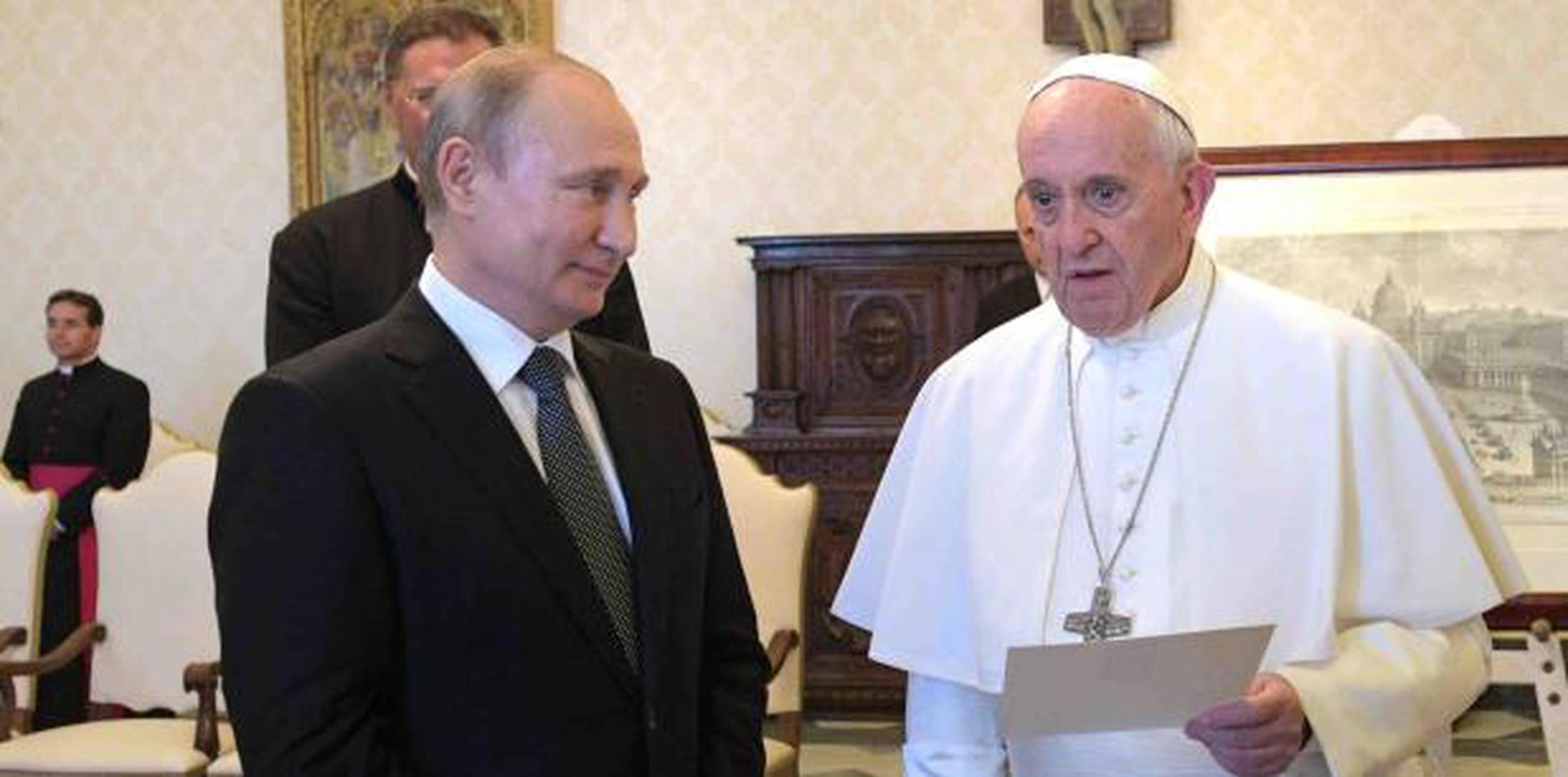 Algunos observadores creen que la visita podría ser un preludio a una visita papal a Rusia. Ningún papa ha visitado Rusia. (AP)