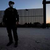 Tres mujeres cayeron del muro fronterizo en Texas y una de ellas murió