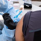 Tercer trabajador sanitario sufre reacción adversa a vacuna de Pfizer en Estados Unidos