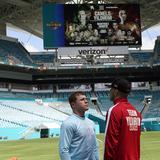Canelo Álvarez encabeza la primera cartelera de boxeo en el Dolphins Stadium en Miami