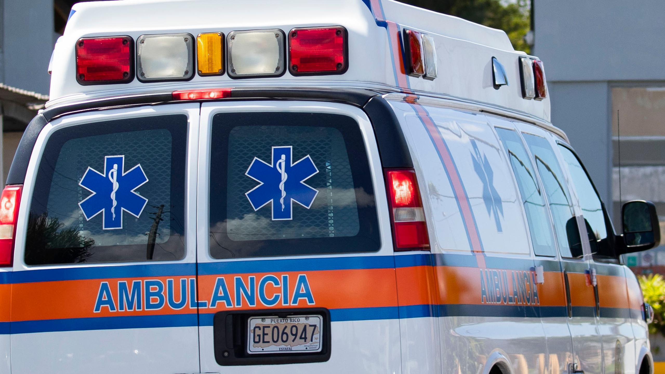 El motociclista fue llevado con heridas graves al Doctors' Center Hospital en Bayamón, donde el doctor de turno certificó su muerte.