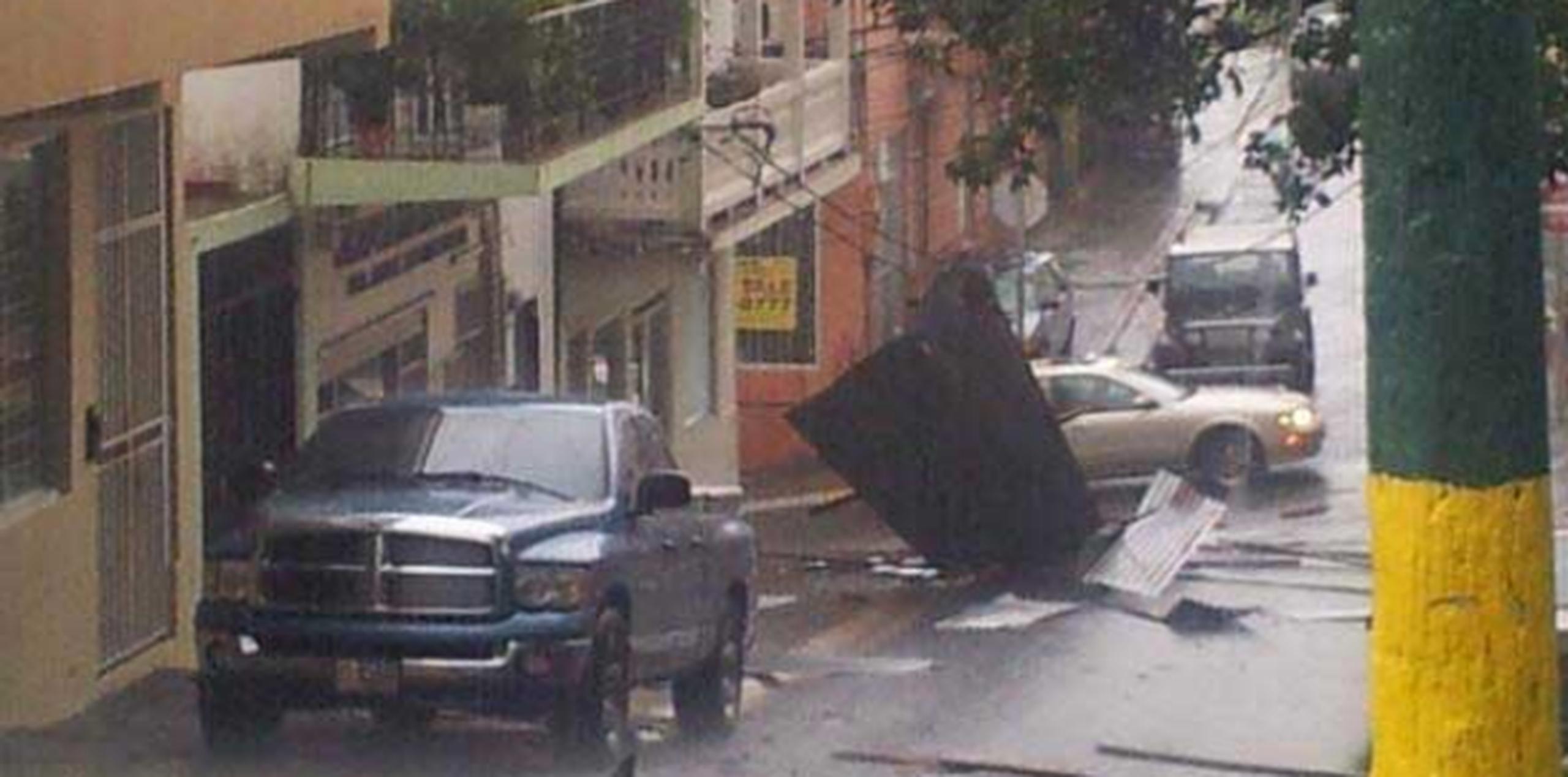 Ciudadanos reportaron fuertes vientos en el municipio de Morovis. (Twitter)