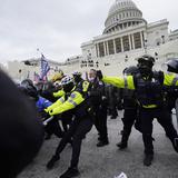 Cierran el Capitolio mientras seguidores de Trump chocan con la policía
