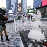 Ciudad de Nueva York amanece arropada con la primera nieve del año
