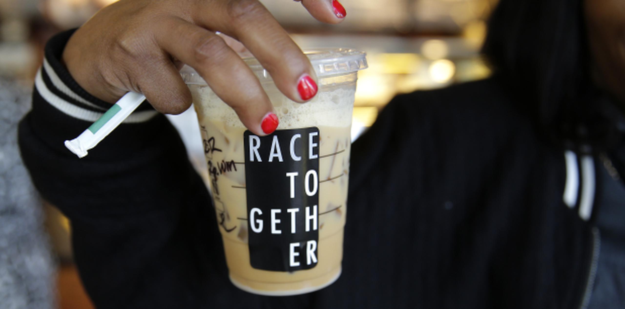 Algunos clientes coincidieron en que Starbucks no es lugar para conversar sobre las razas. (Archivo)