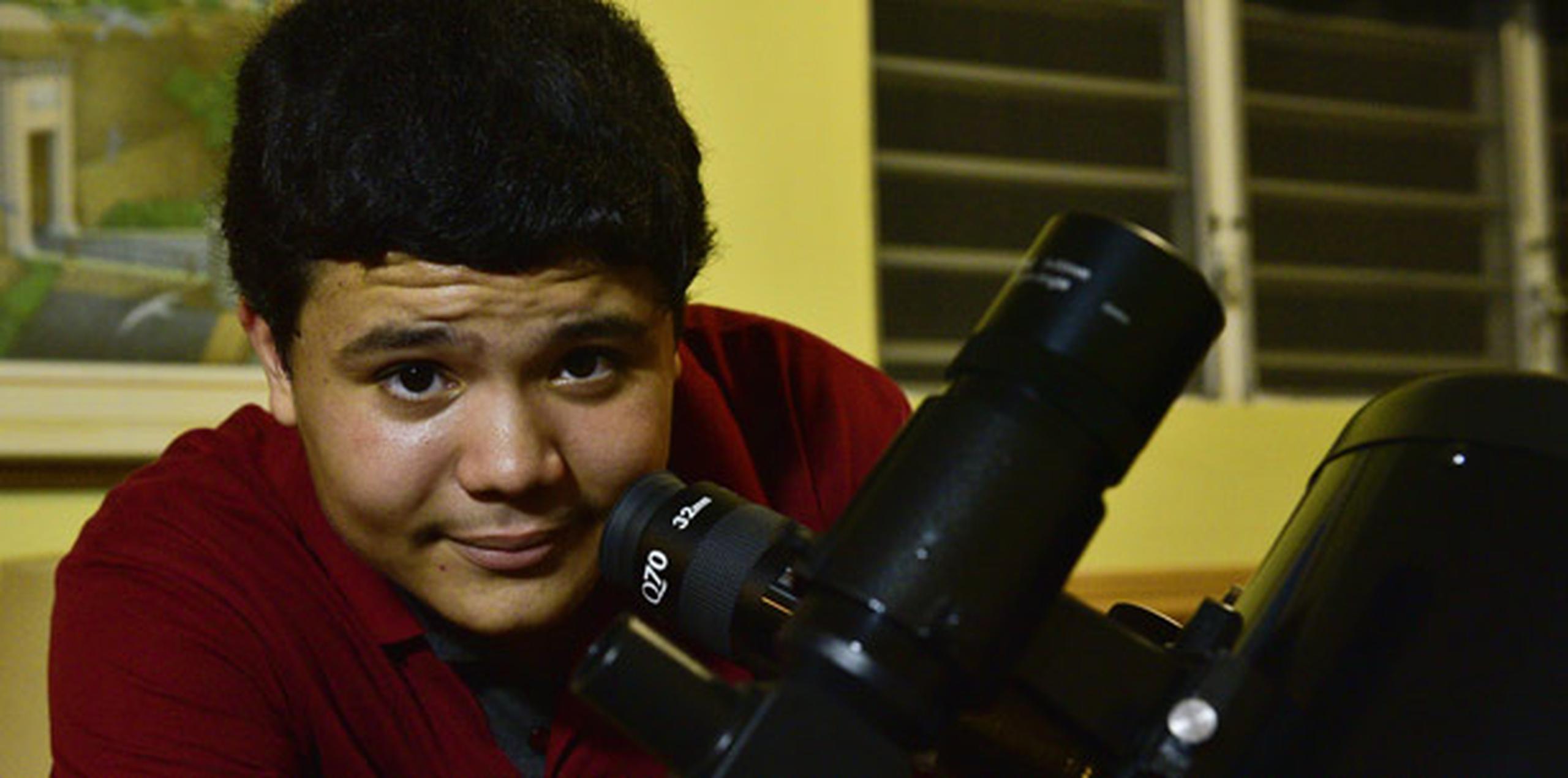 Rafael, quien desea ser astrónomo, sufrió discrimen en sus años escolares, “por lo que soy”, por ser diferente. (tony.zayas@gfrmedia.com)