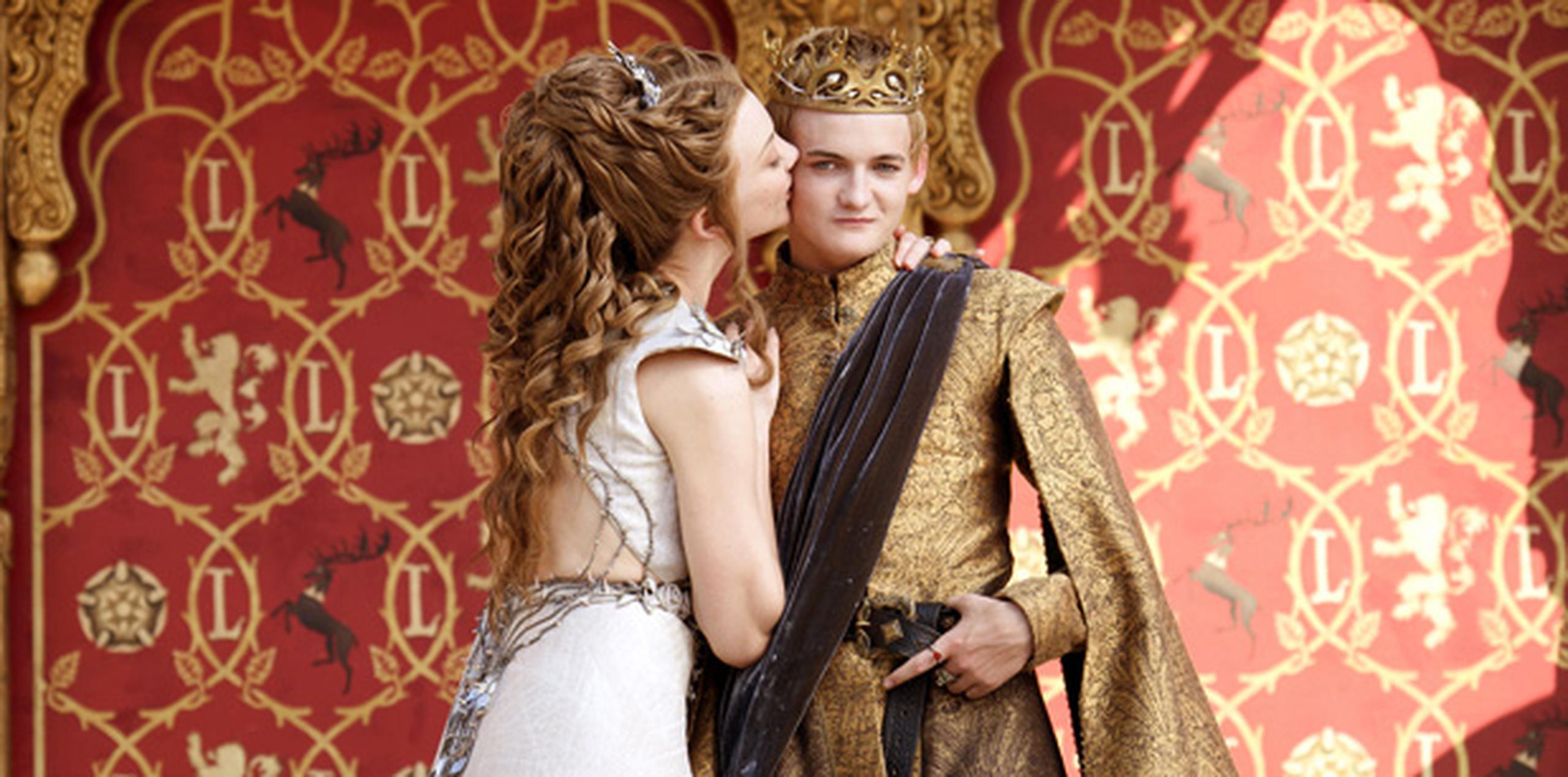 "Margaery Tyrell" y "Joffrey Baratheon" contrajeron nupcias en el episodio de anoche, titulado "The Lion and the Rose".