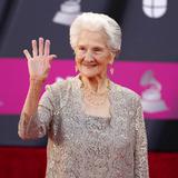 Fotos: La “abuela de los Latin Grammy” que cautivó los corazones a sus 95 años
