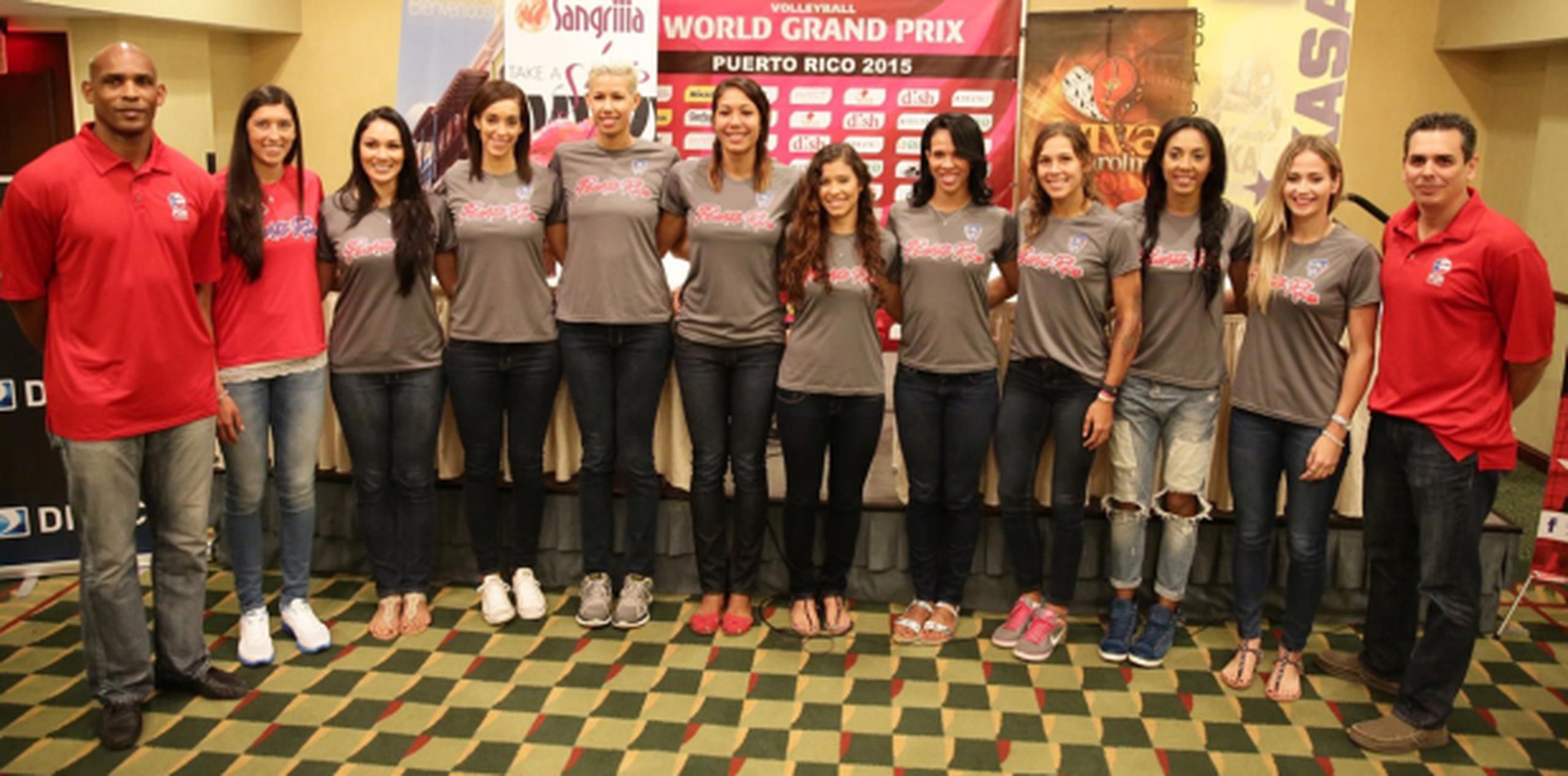 Integrantes y equipo técnico de la Selección Nacional femenina dieron detalles hoy del Gran Premio Mundial Femenino de la FIVB, que se celebrará en  Carolina del 3 al 5 de julio. (suministrada)